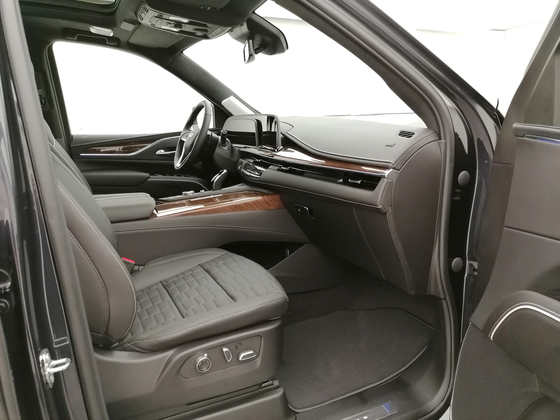 CADILLAC Escalade 6.2 Platinum Sport AWD-image-15