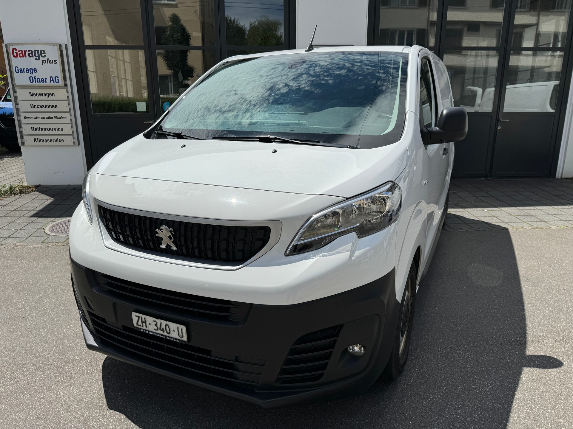 PEUGEOT Expert 1.5 BlueHDi 100 S&S Allure Long-showroom-element-1