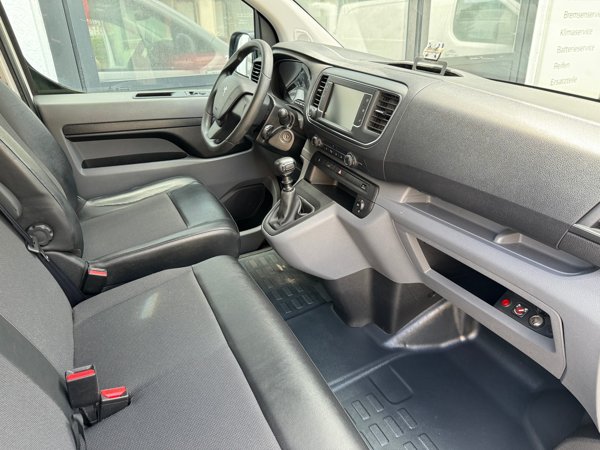 PEUGEOT Expert 1.5 BlueHDi 100 S&S Allure Long-image-12