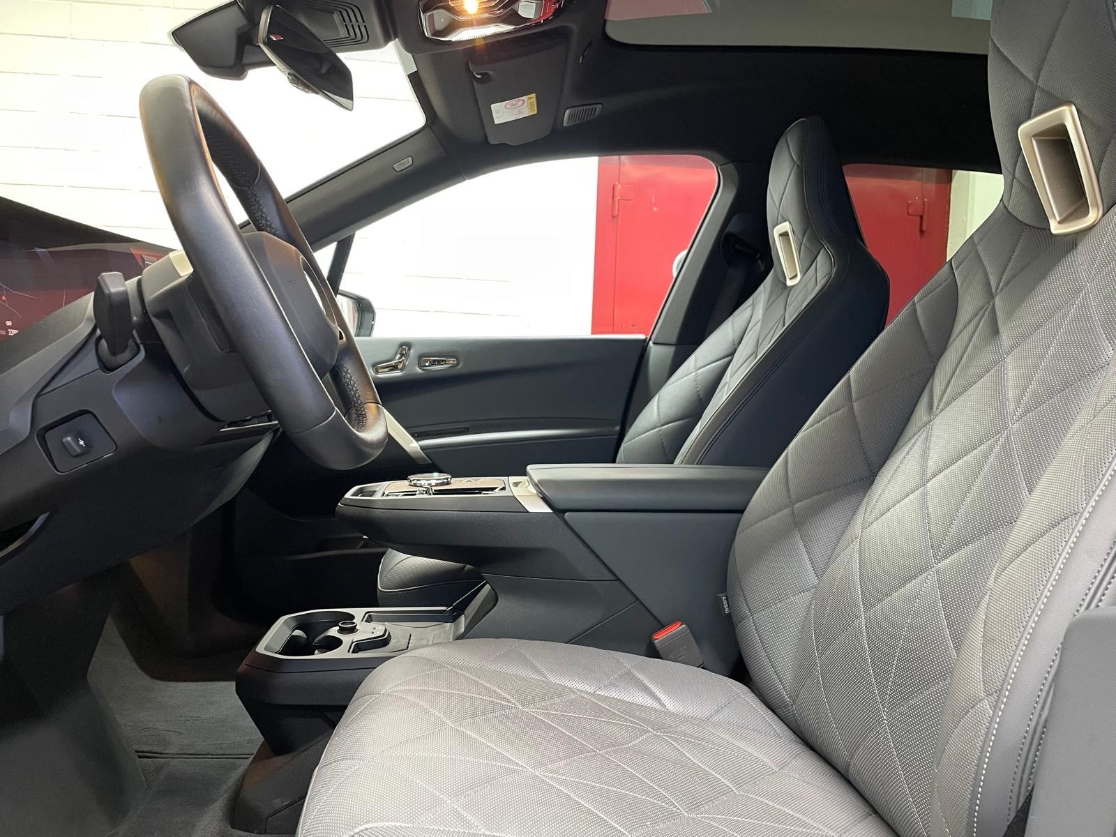 BMW iX xDrive40 Launch Edition-image-6