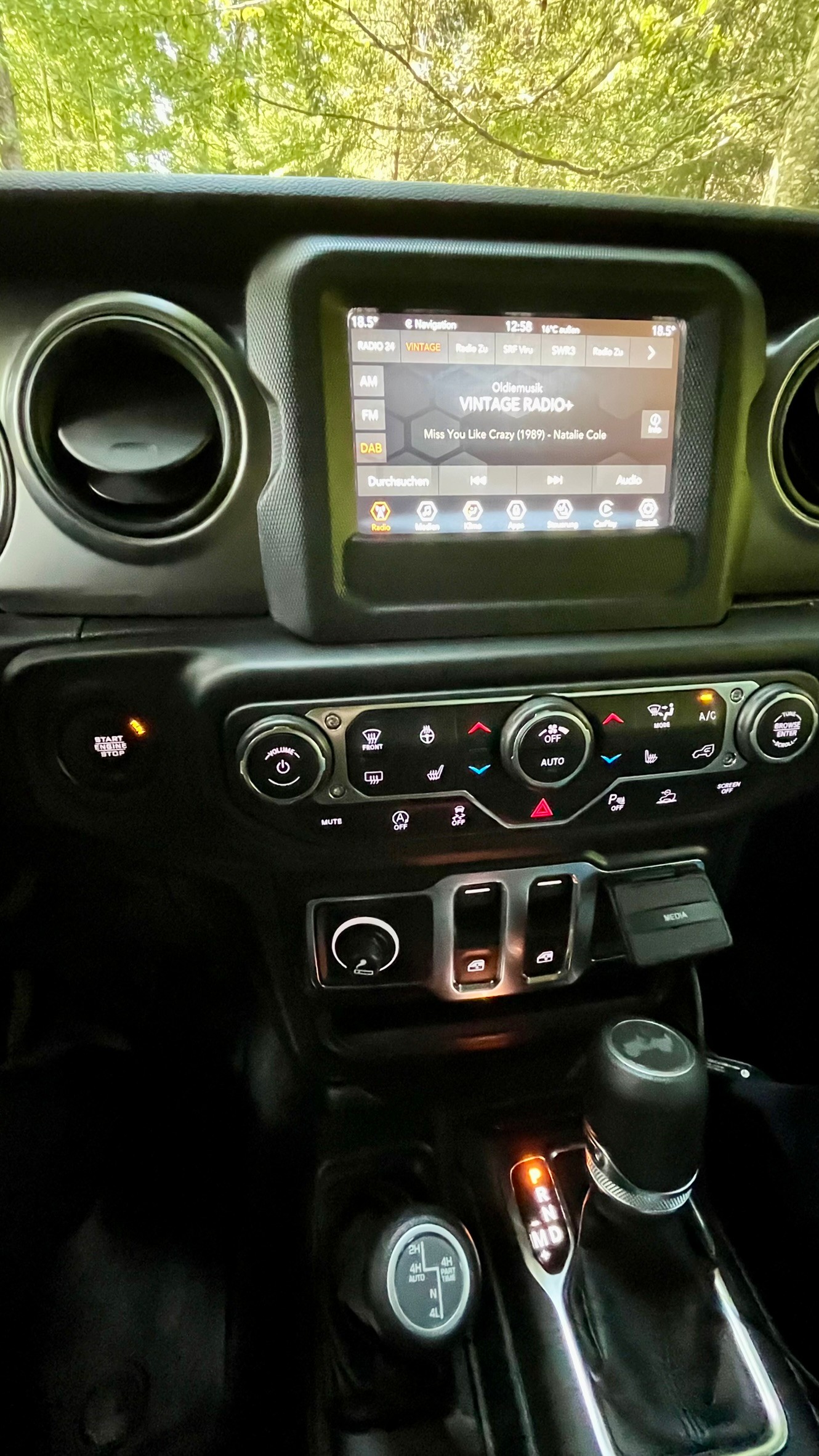 JEEP Wrangler 2.0 Sport Automatic-image-11