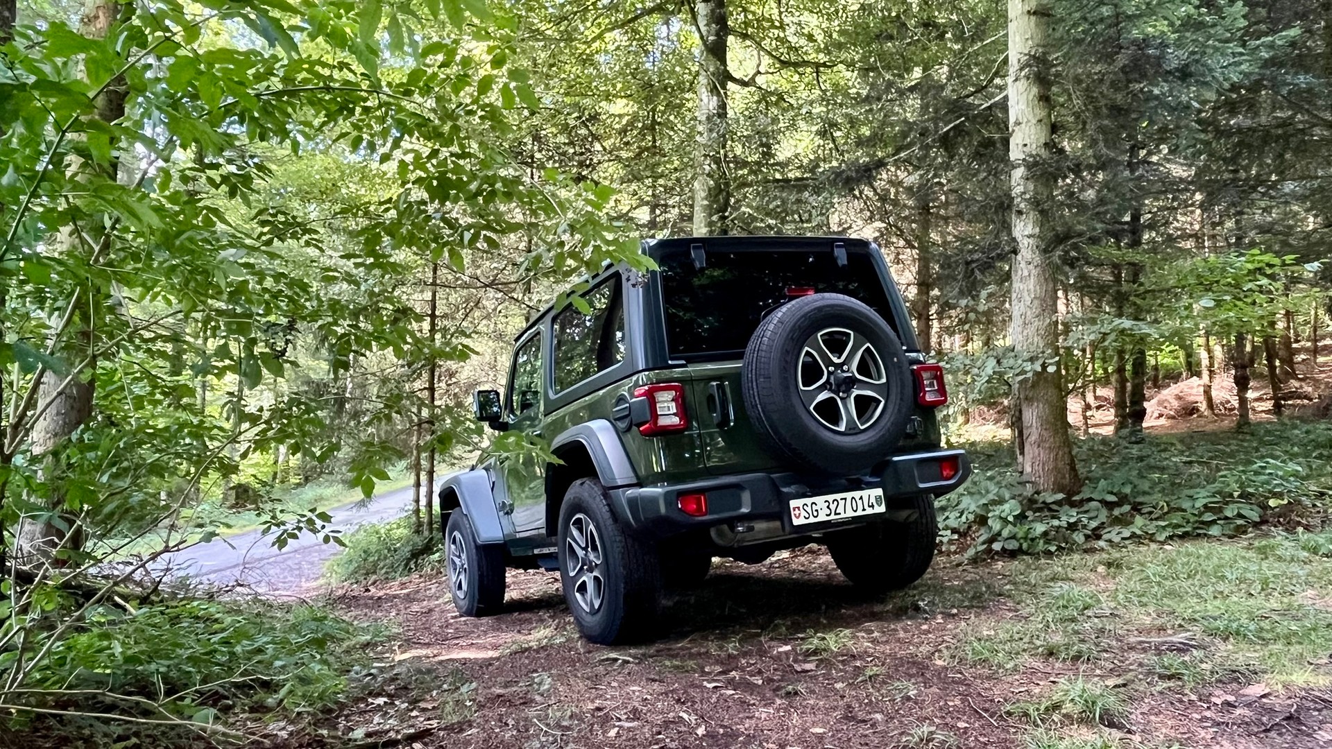 JEEP Wrangler 2.0 Sport Automatic-image-3