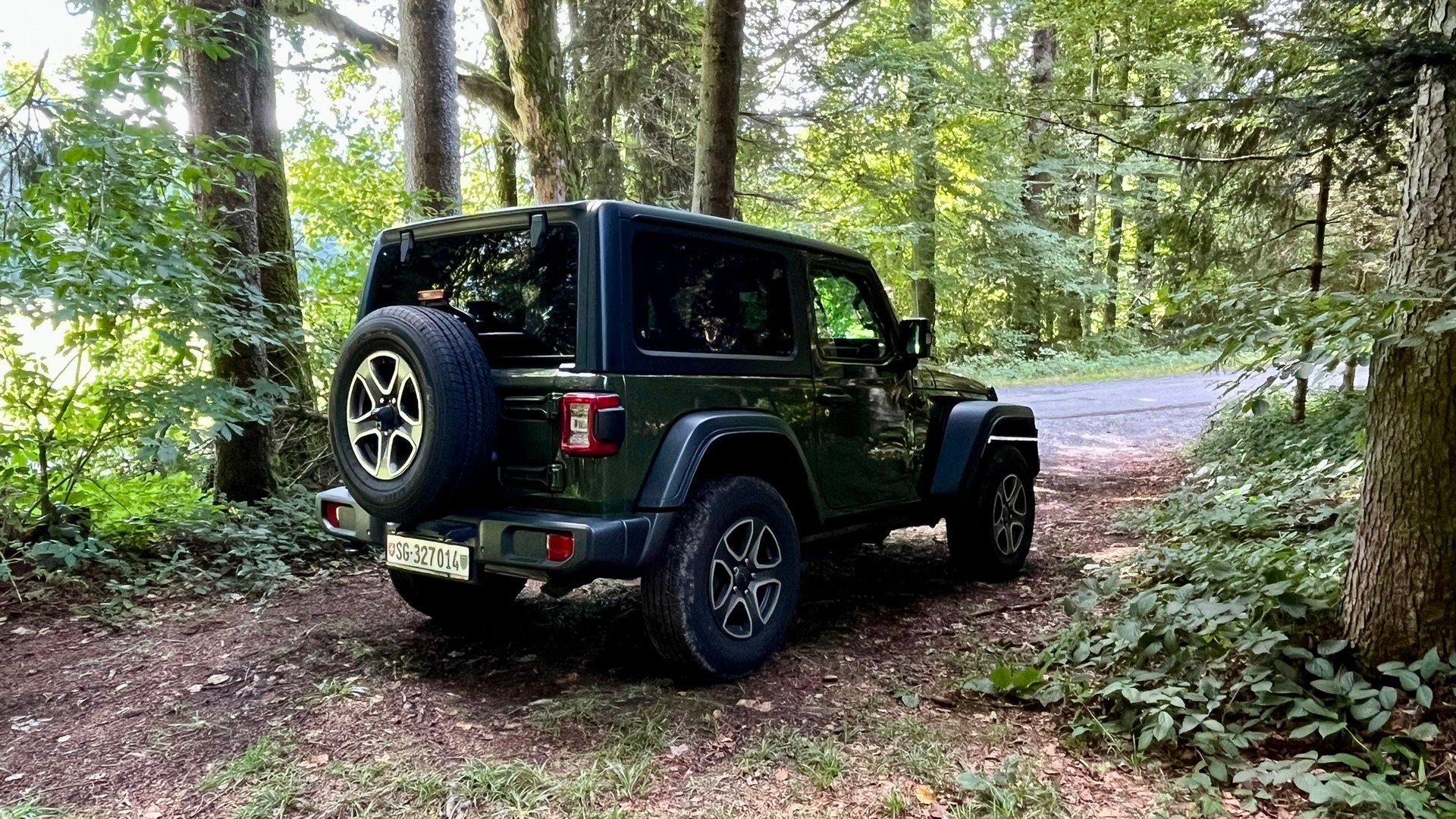 JEEP Wrangler 2.0 Sport Automatic-image-2