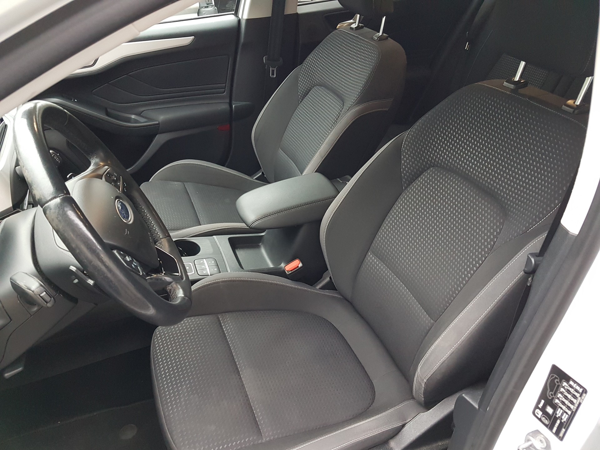 FORD Focus 1.0 SCTi Cool Connect Automatic-image-7