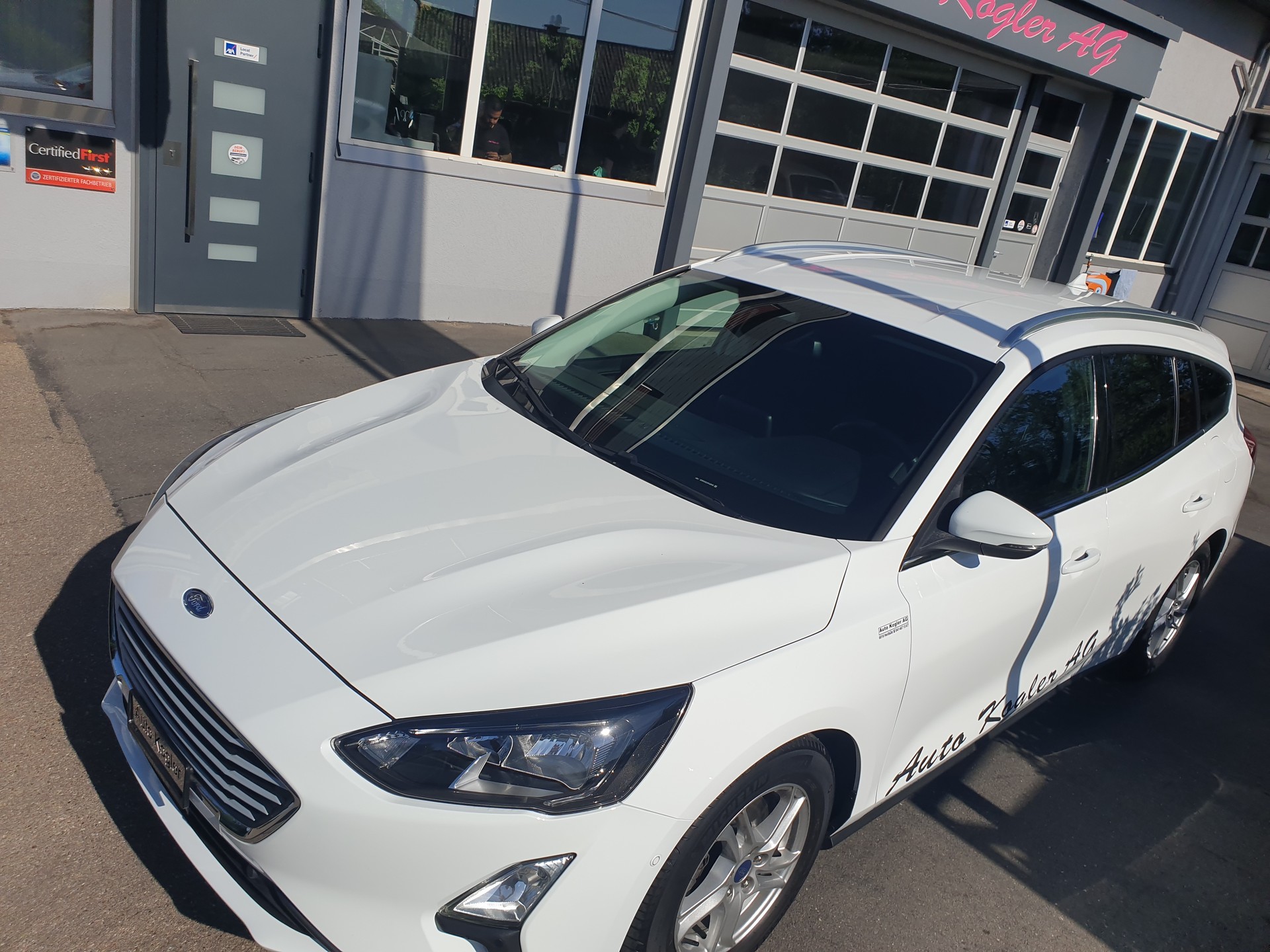 FORD Focus 1.0 SCTi Cool Connect Automatic-image-6
