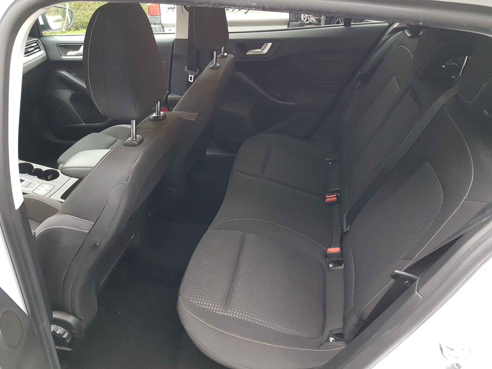 FORD Focus 1.0 SCTi Cool Connect Automatic-image-10