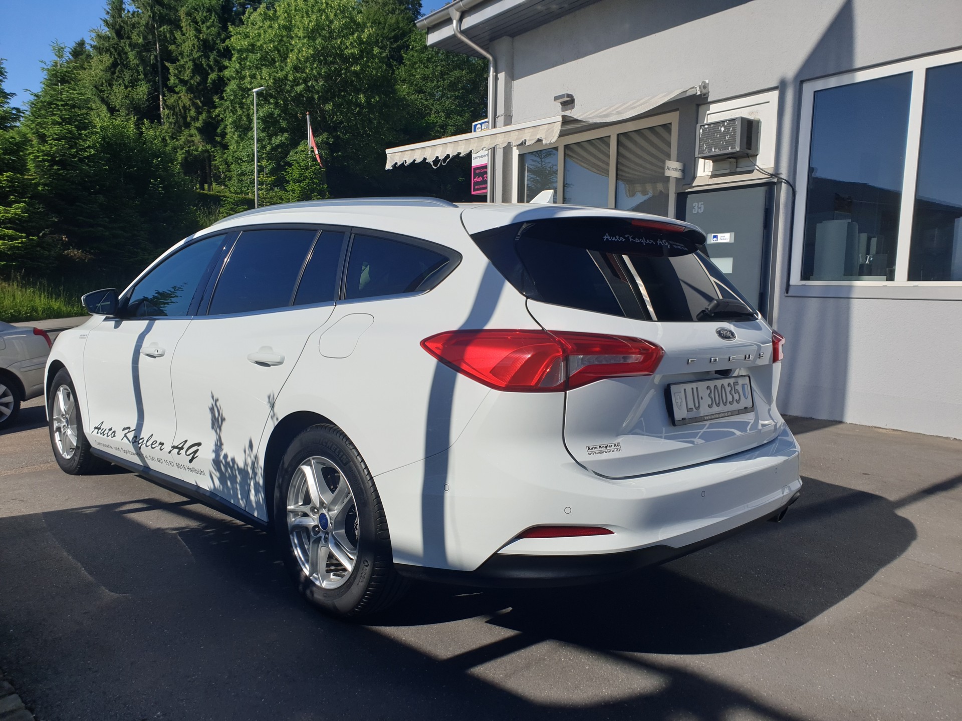 FORD Focus 1.0 SCTi Cool Connect Automatic-image-2