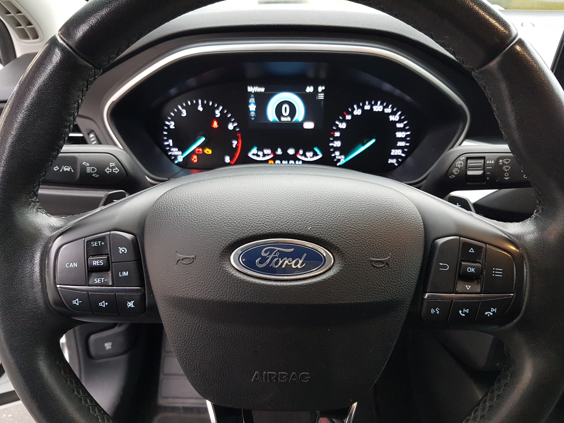 FORD Focus 1.0 SCTi Cool Connect Automatic-image-12