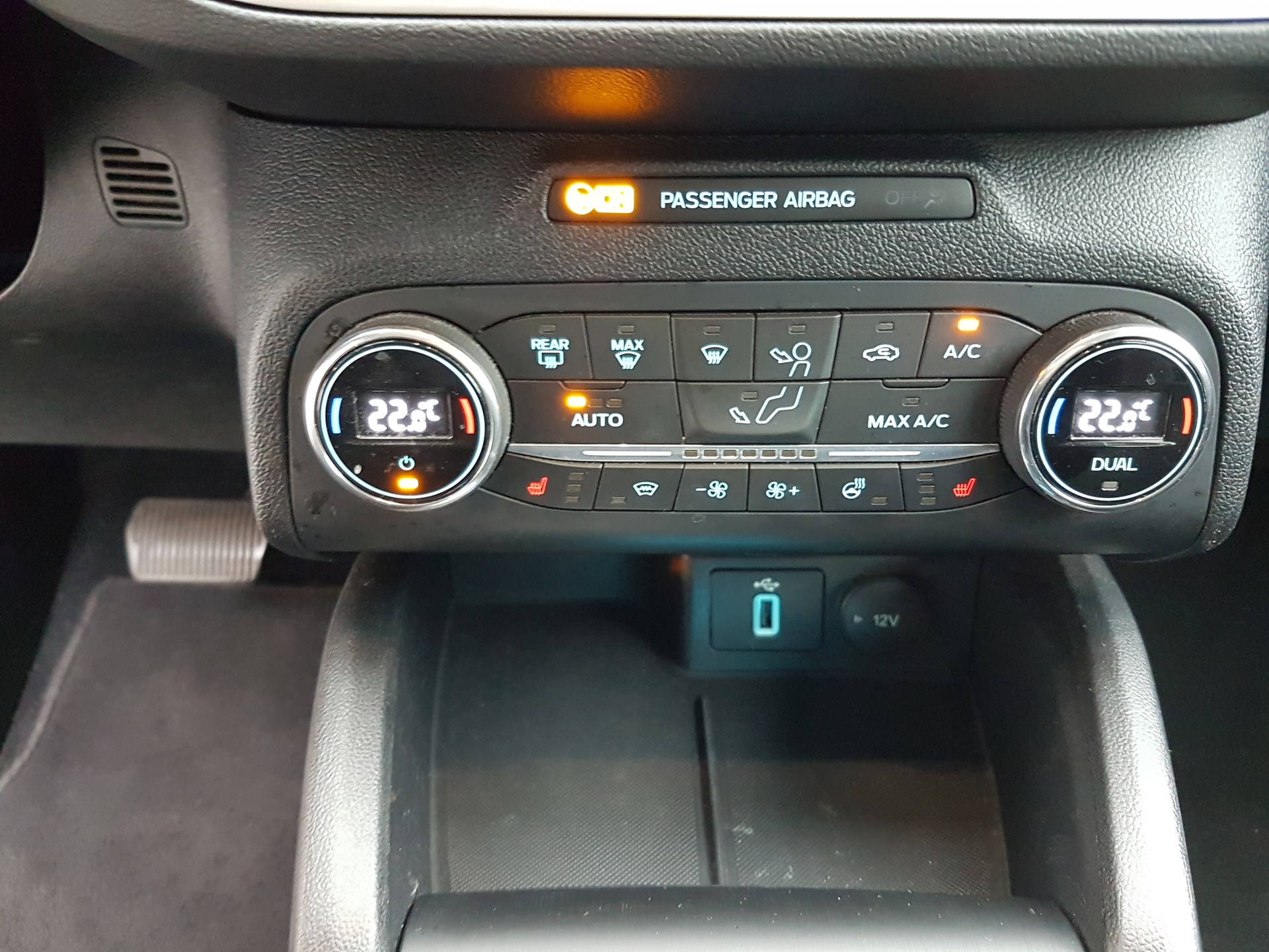 FORD Focus 1.0 SCTi Cool Connect Automatic-image-14