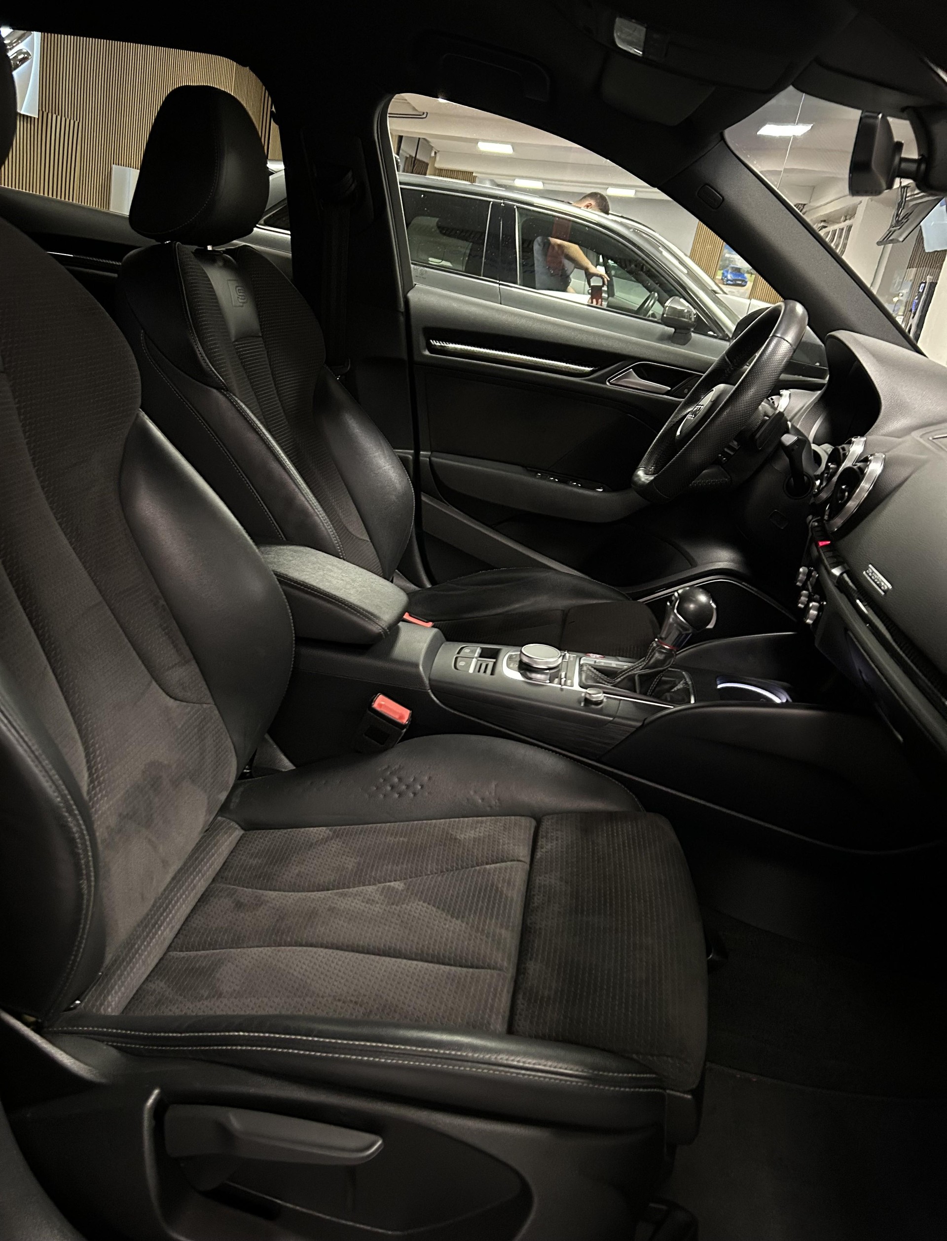 AUDI S3 Sportback 2.0 T FSI quattro S-Tronic-image-15