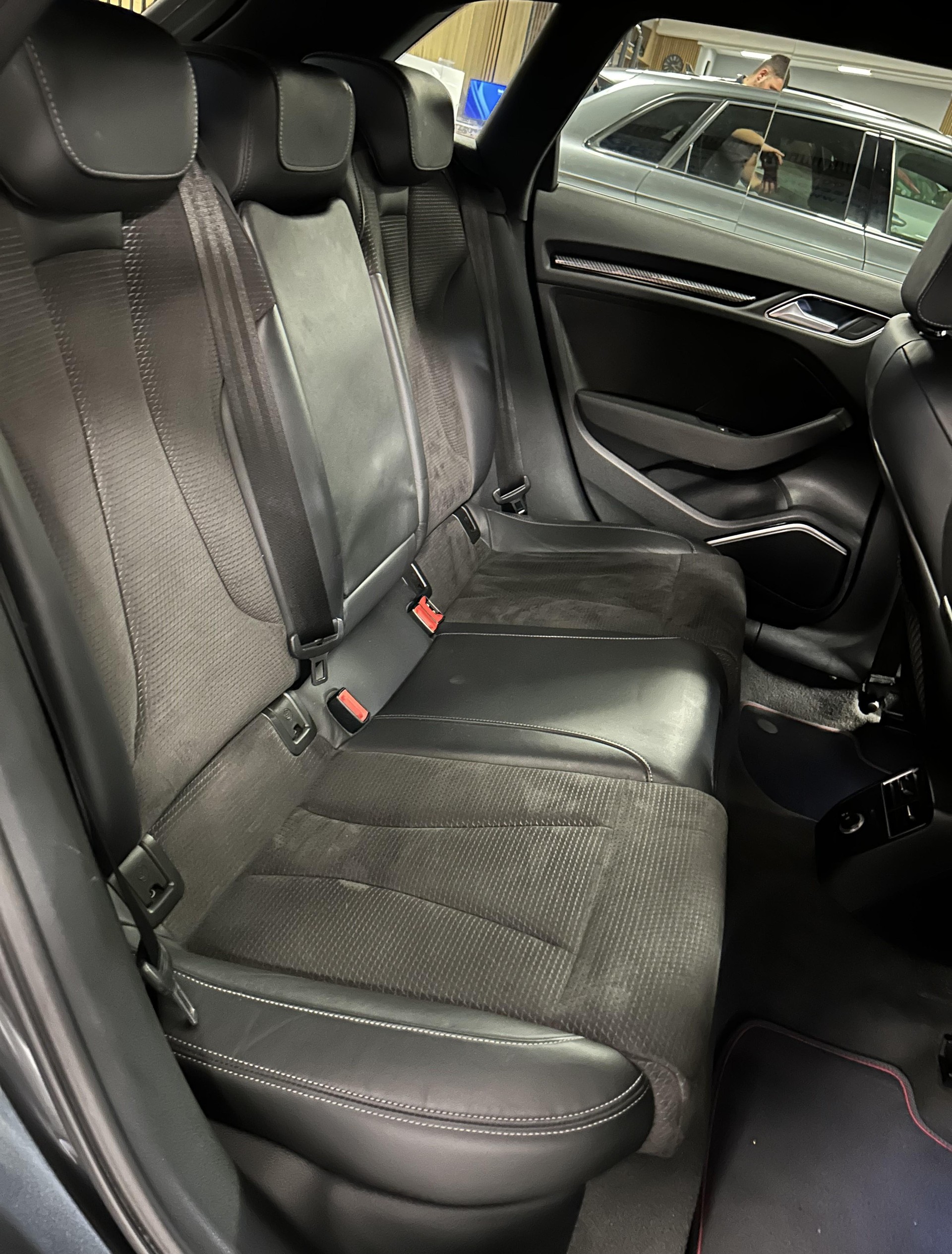 AUDI S3 Sportback 2.0 T FSI quattro S-Tronic-image-17