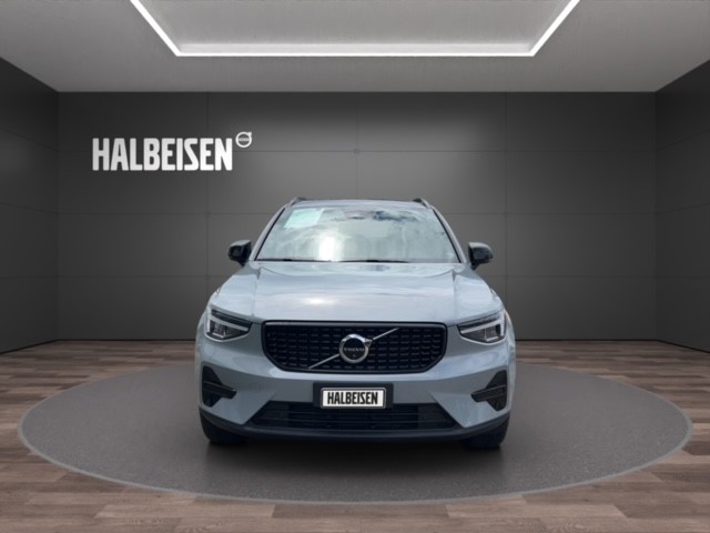 VOLVO XC40 2.0 B3 MH Plus Dark-showroom-element-1