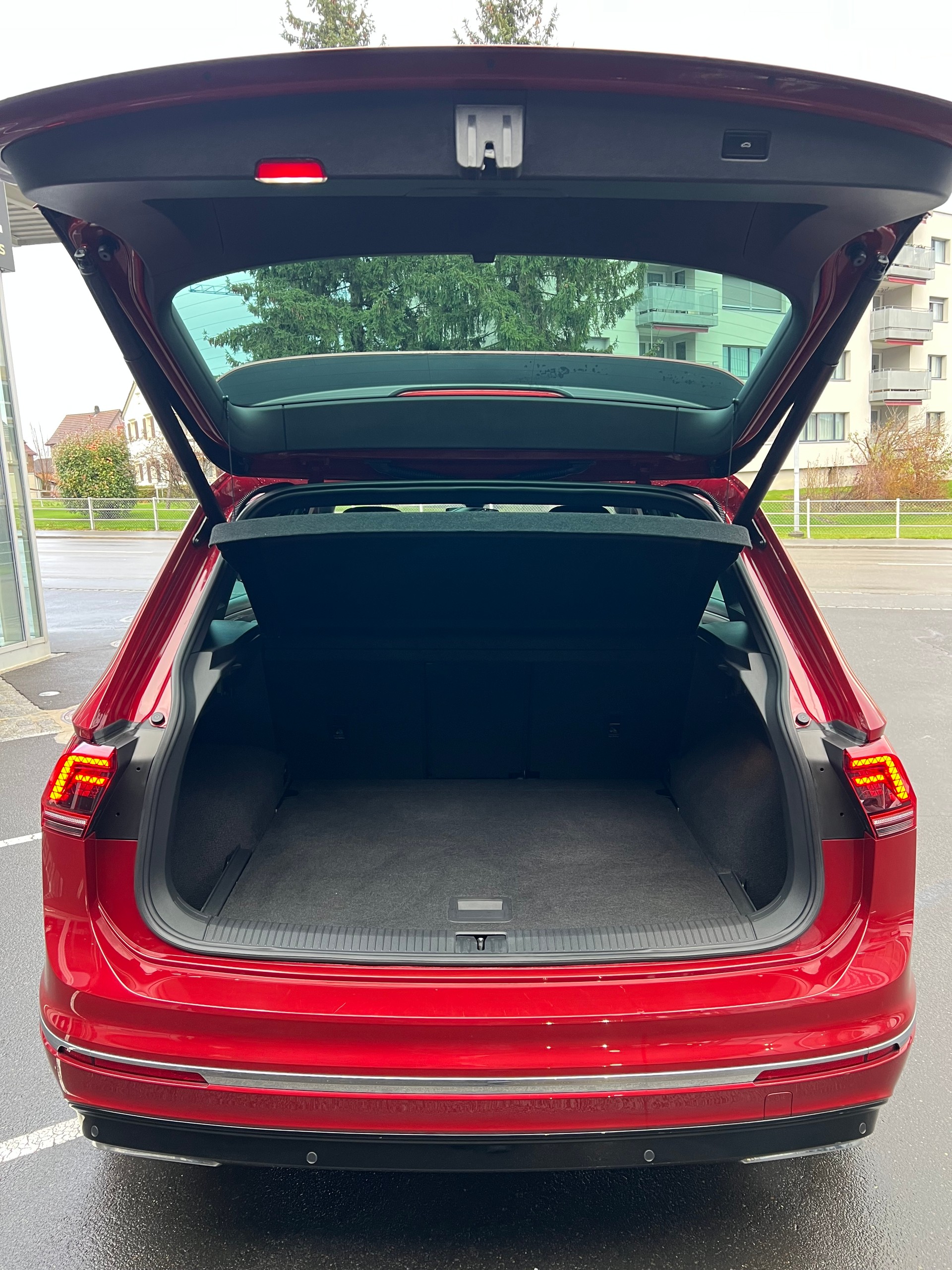 VW Tiguan 2.0TSI Highline R-Line 4Motion DSG (CHF 331.70/Monat)-image-5