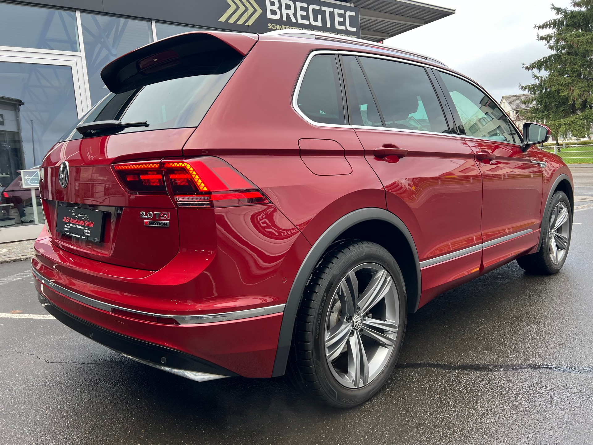 VW Tiguan 2.0TSI Highline R-Line 4Motion DSG (CHF 331.70/Monat)-image-6
