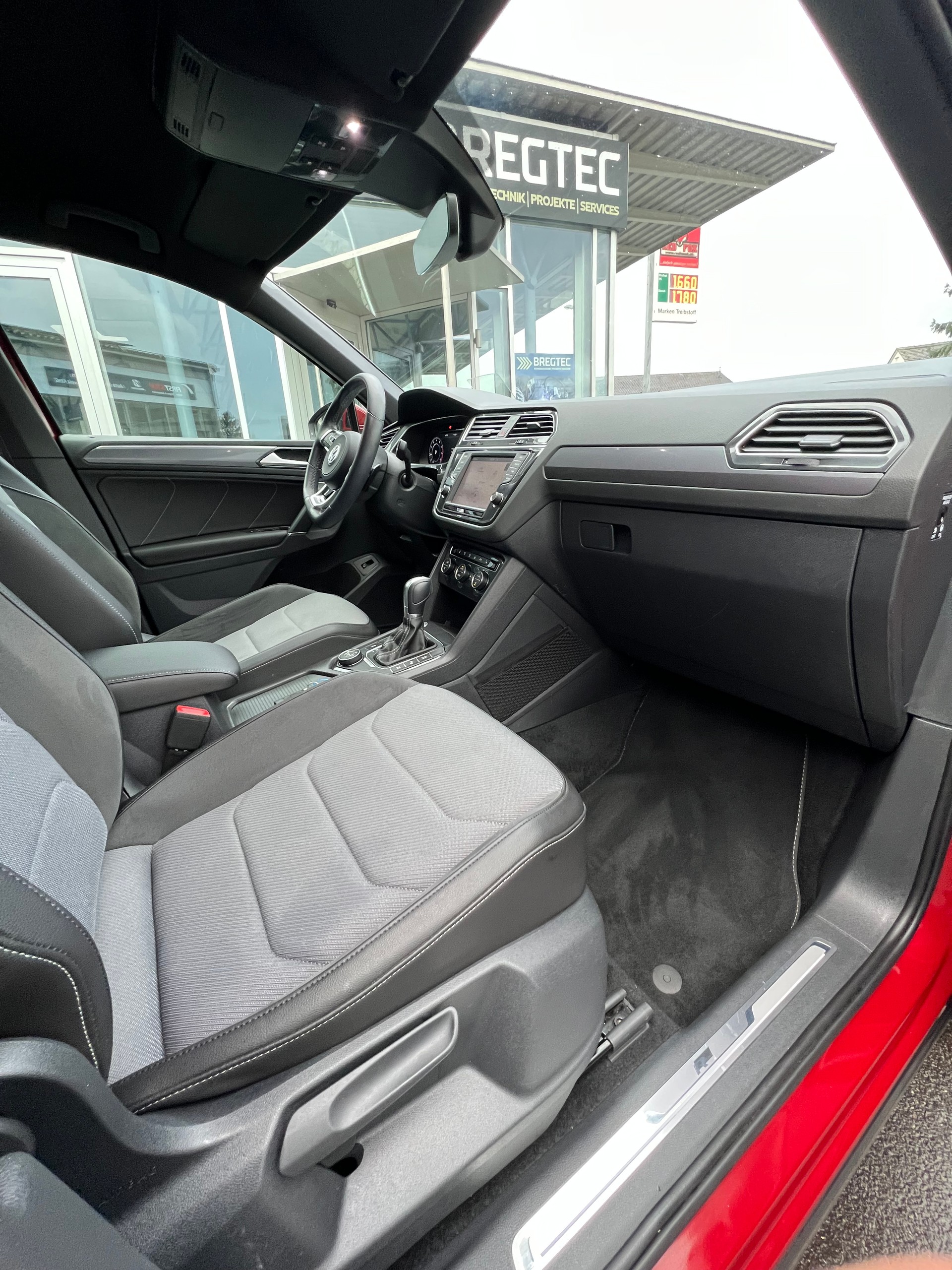 VW Tiguan 2.0TSI Highline R-Line 4Motion DSG (CHF 331.70/Monat)-image-11