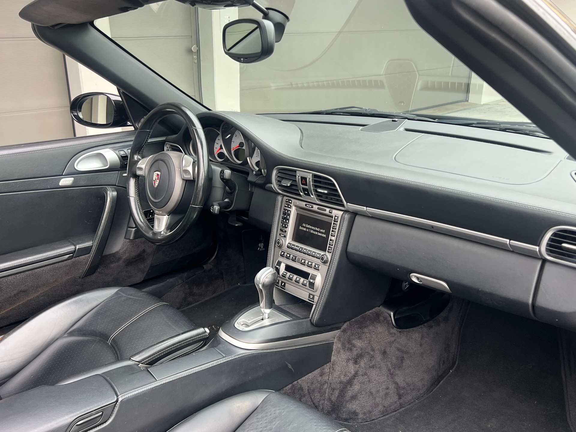 PORSCHE 911 Cabrio Carrera S-image-8