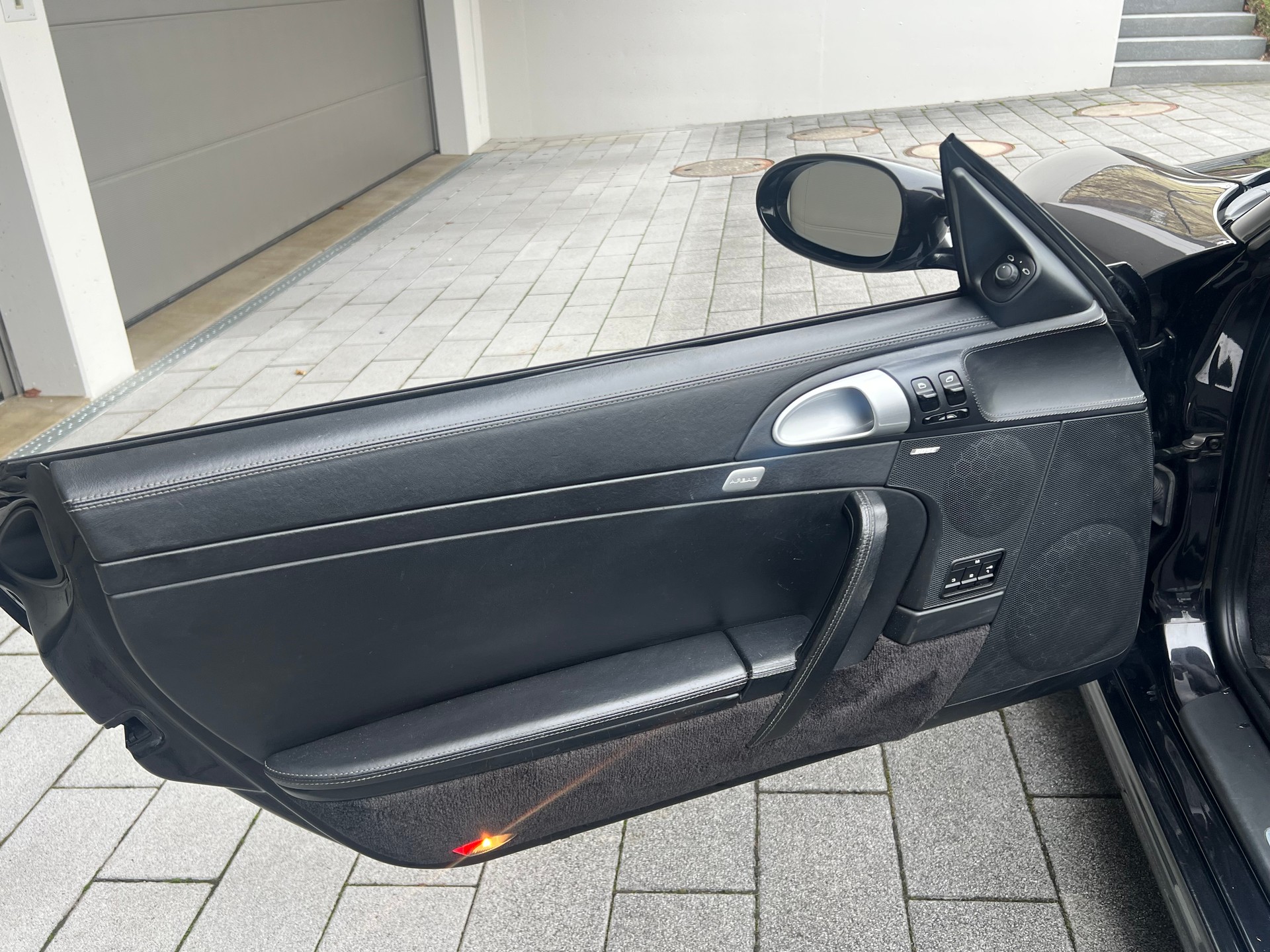 PORSCHE 911 Cabrio Carrera S-image-12