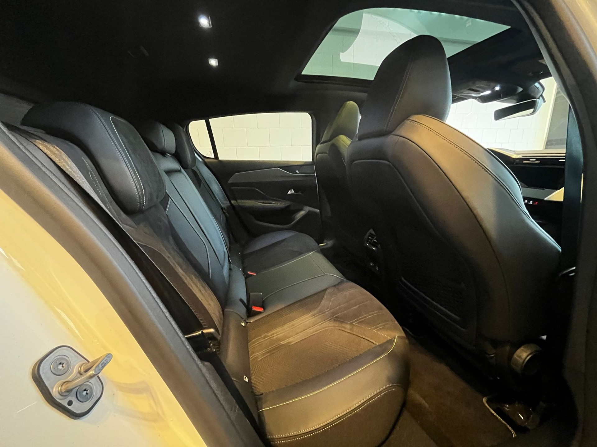 PEUGEOT 308 1.2 Pure Tech GT EAT8-image-15