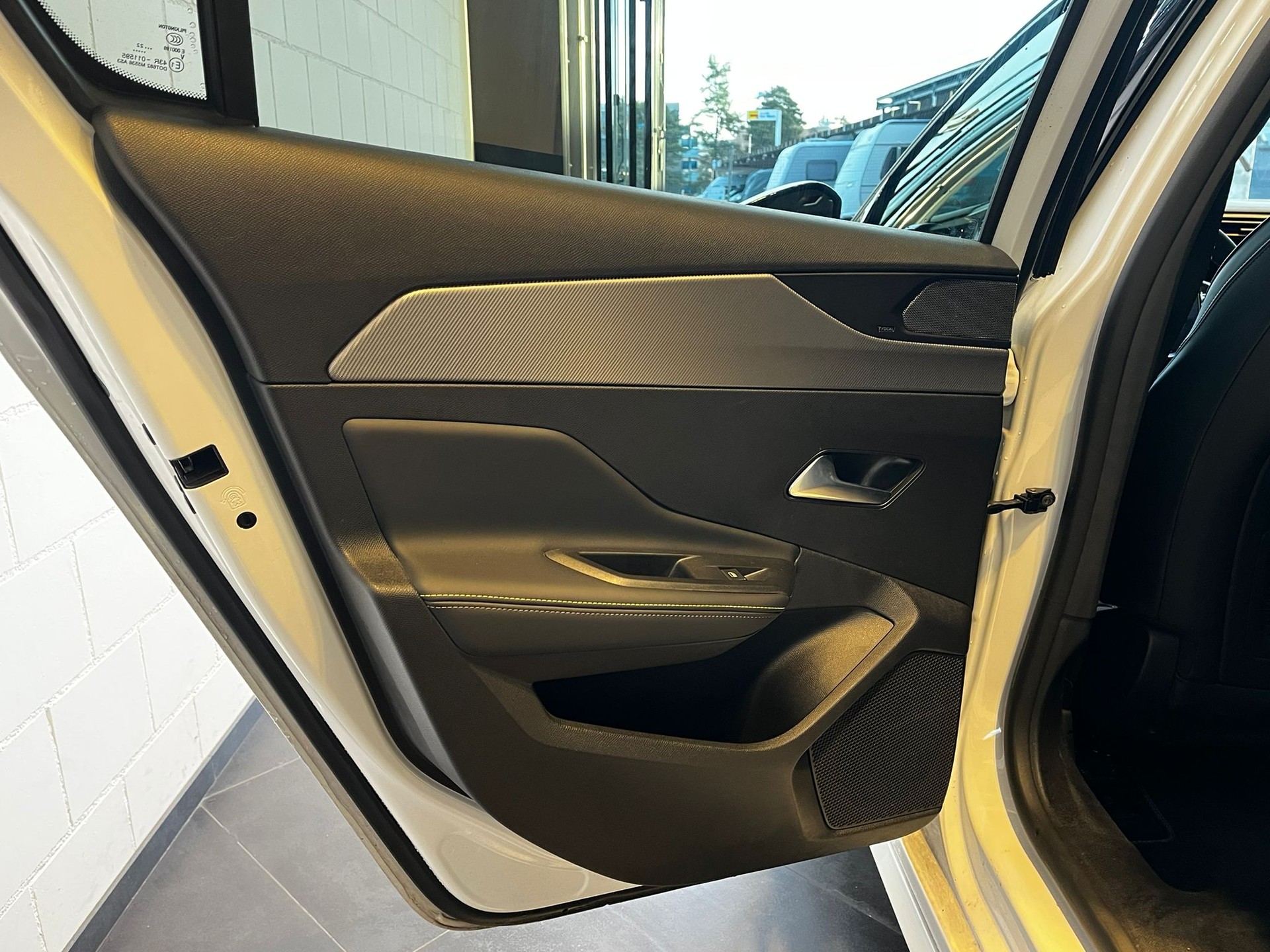 PEUGEOT 308 1.2 Pure Tech GT EAT8-image-21