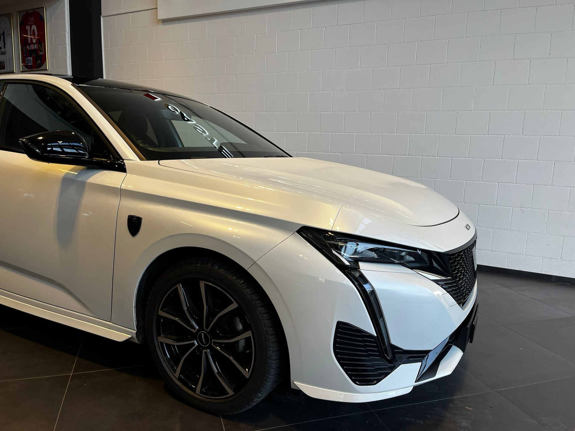 PEUGEOT 308 1.2 Pure Tech GT EAT8-image-1