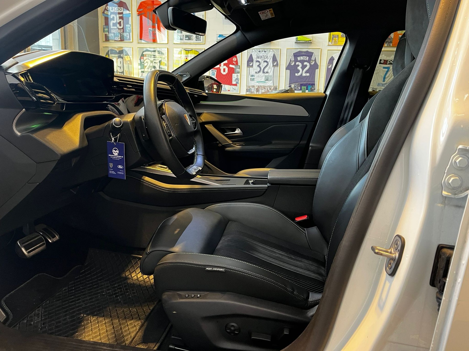 PEUGEOT 308 1.2 Pure Tech GT EAT8-image-11