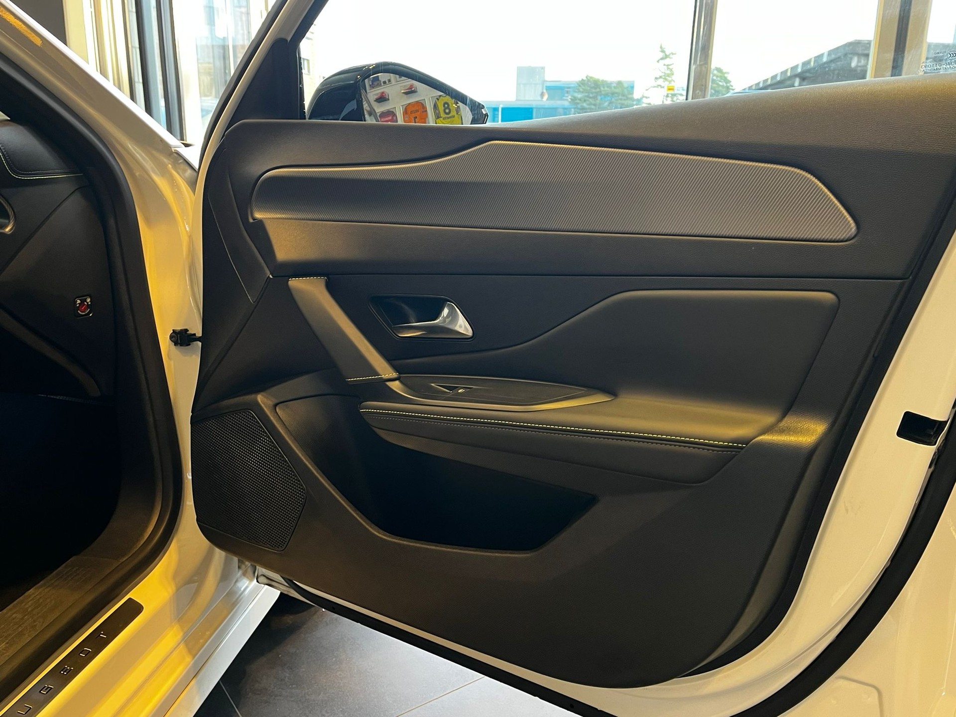 PEUGEOT 308 1.2 Pure Tech GT EAT8-image-23