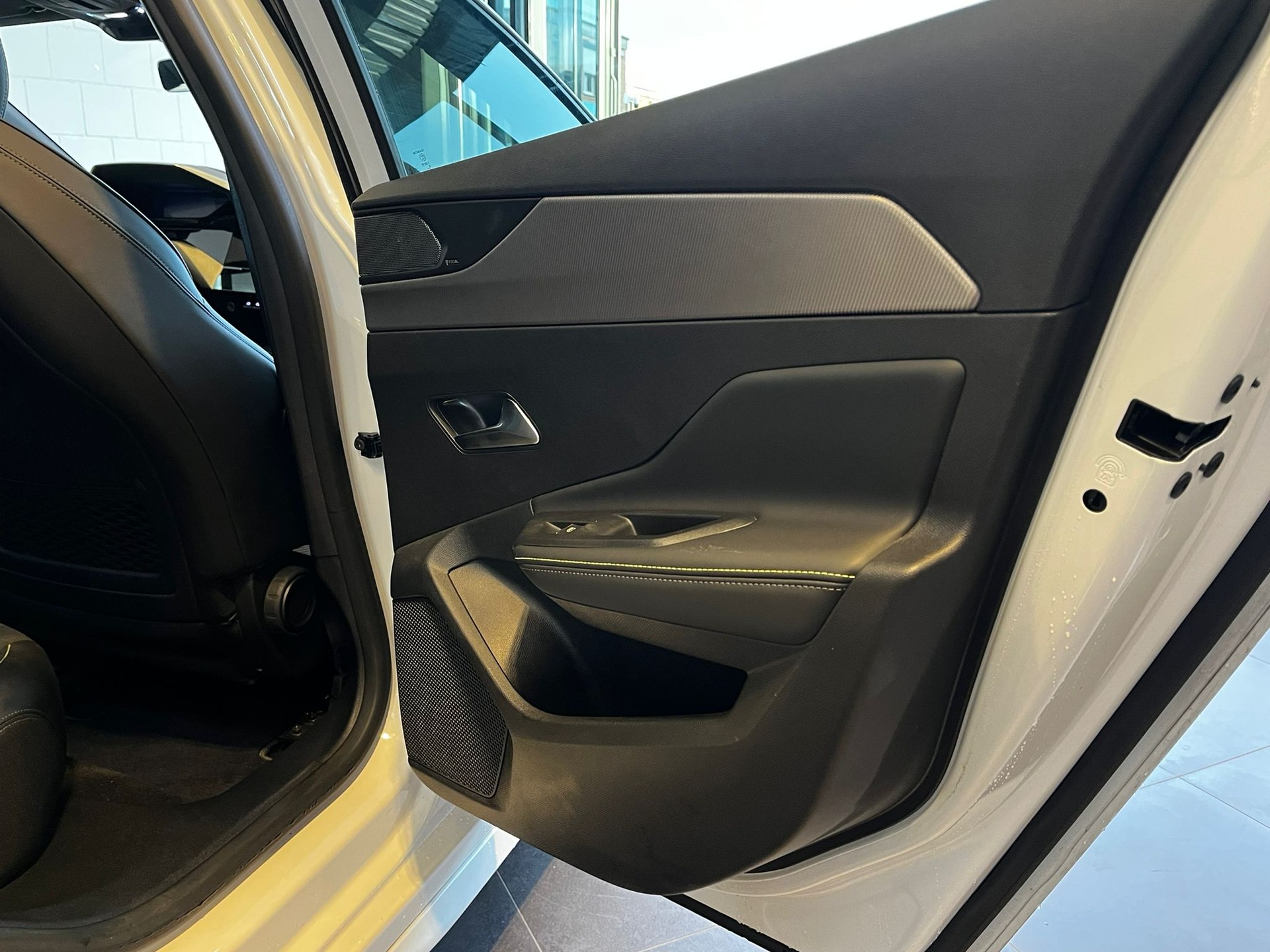 PEUGEOT 308 1.2 Pure Tech GT EAT8-image-22