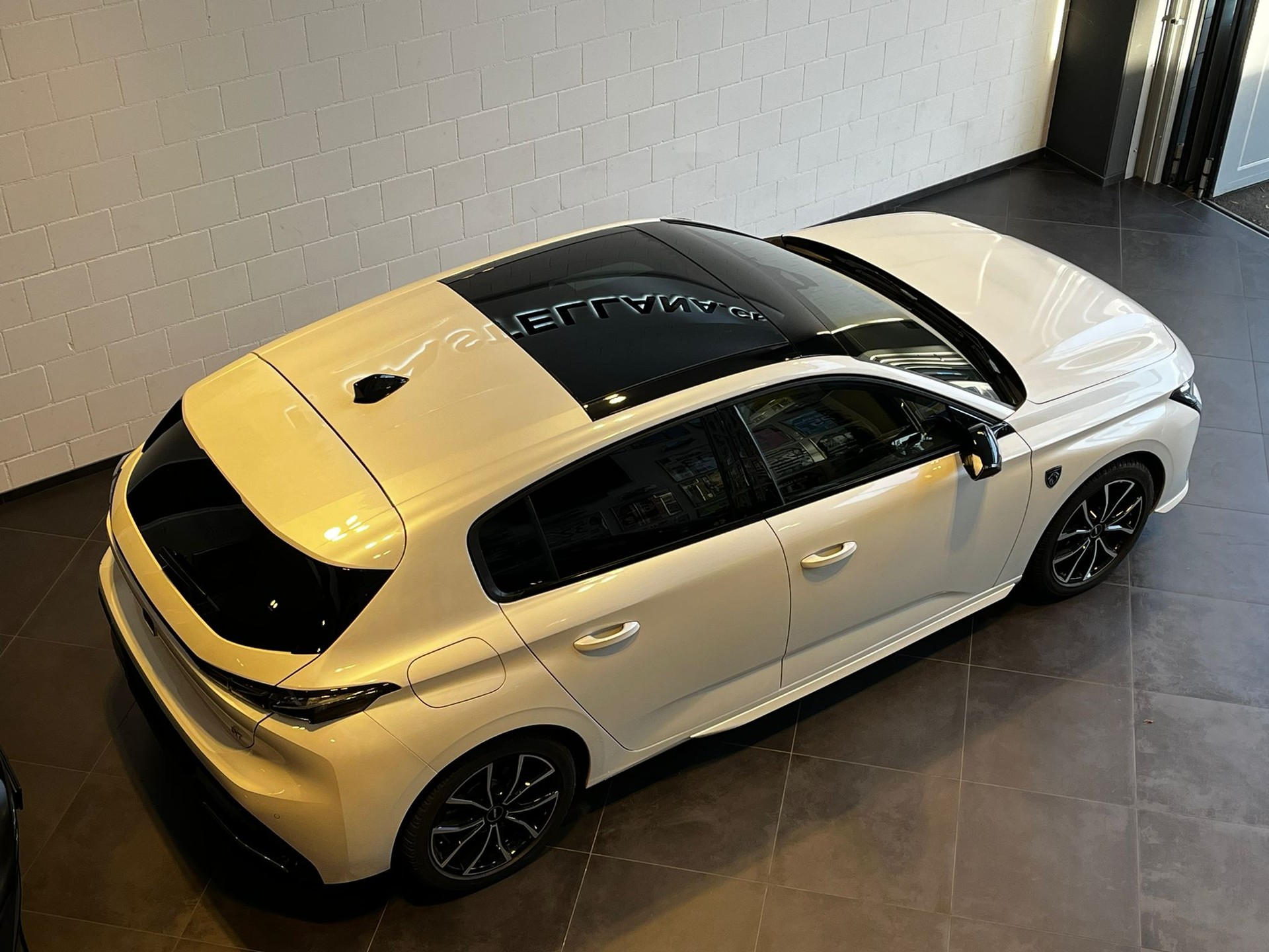 PEUGEOT 308 1.2 Pure Tech GT EAT8-image-8