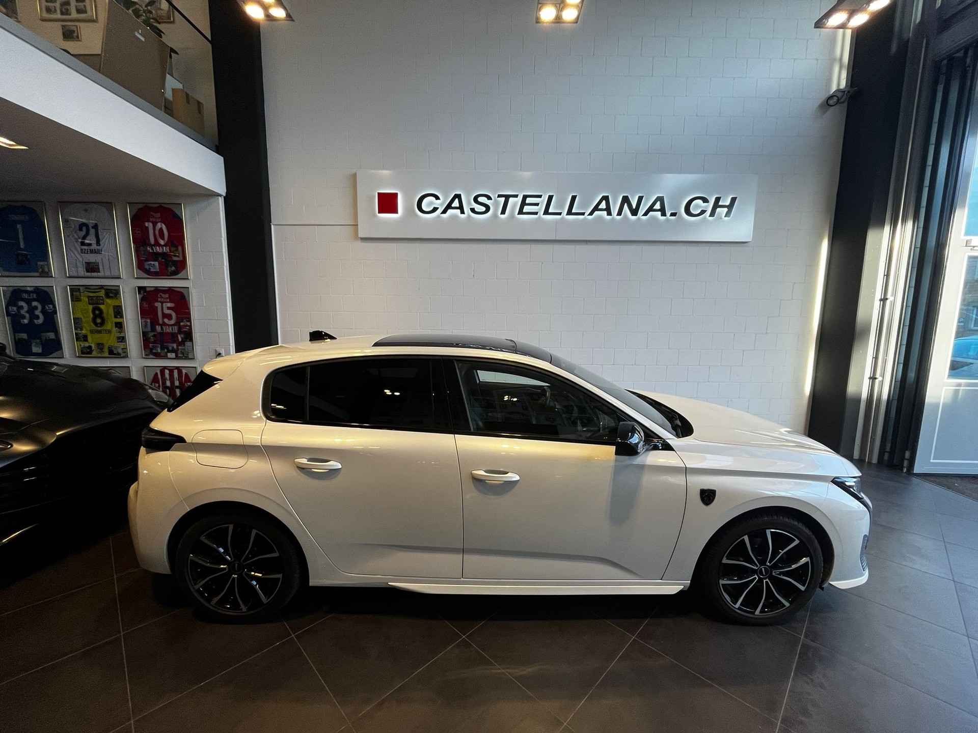 PEUGEOT 308 1.2 Pure Tech GT EAT8-image-4