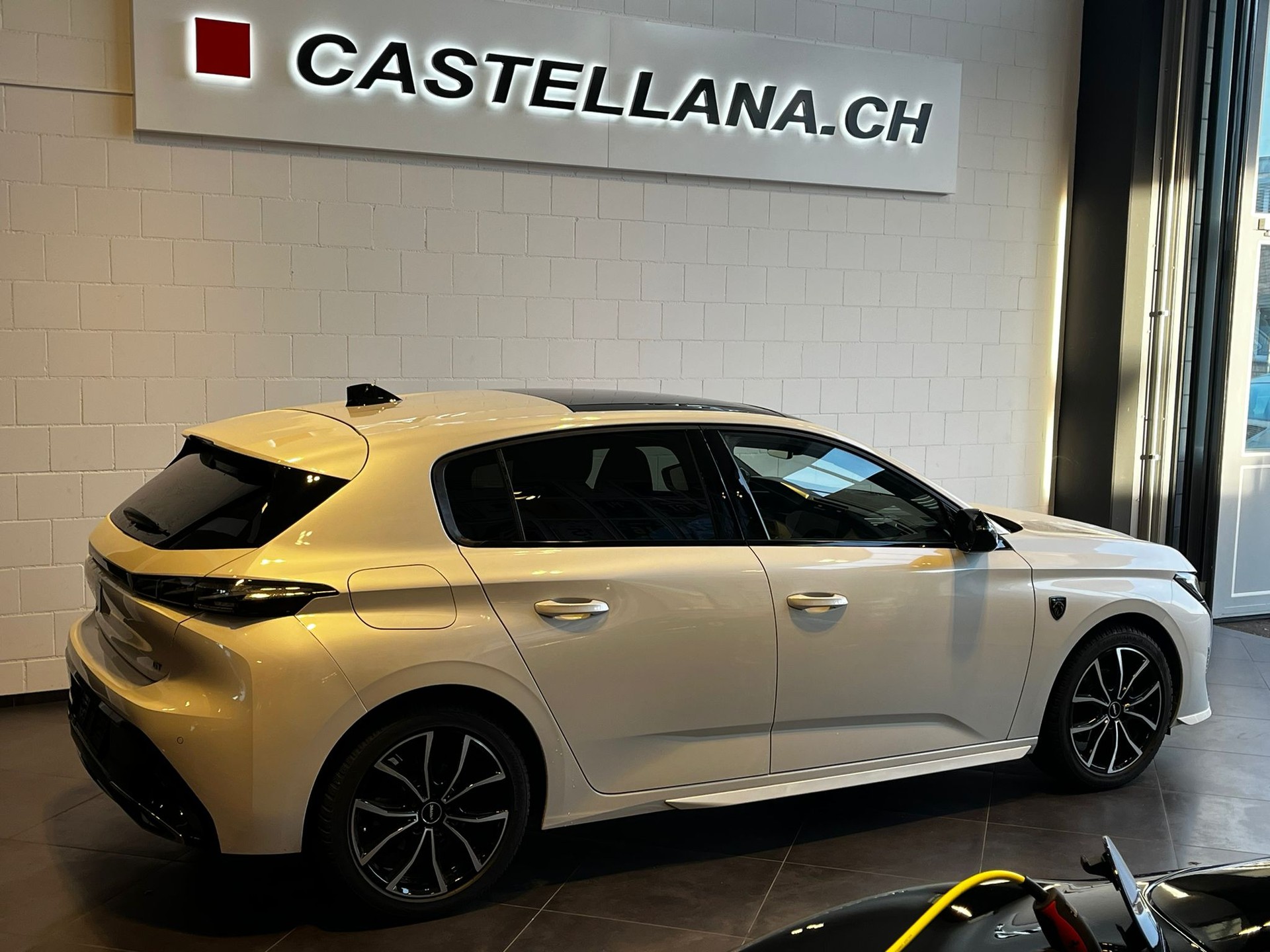 PEUGEOT 308 1.2 Pure Tech GT EAT8-image-6
