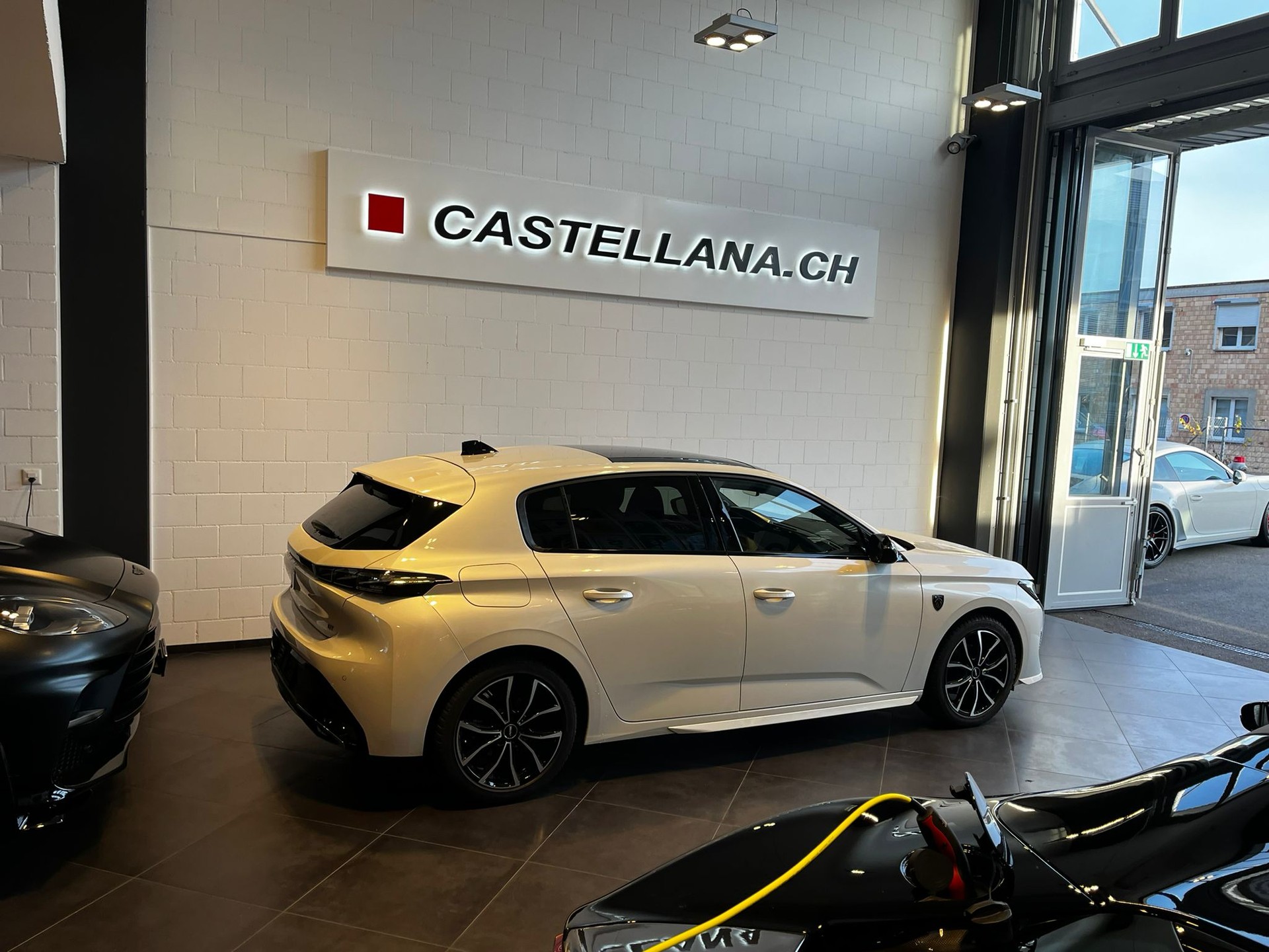 PEUGEOT 308 1.2 Pure Tech GT EAT8-image-5
