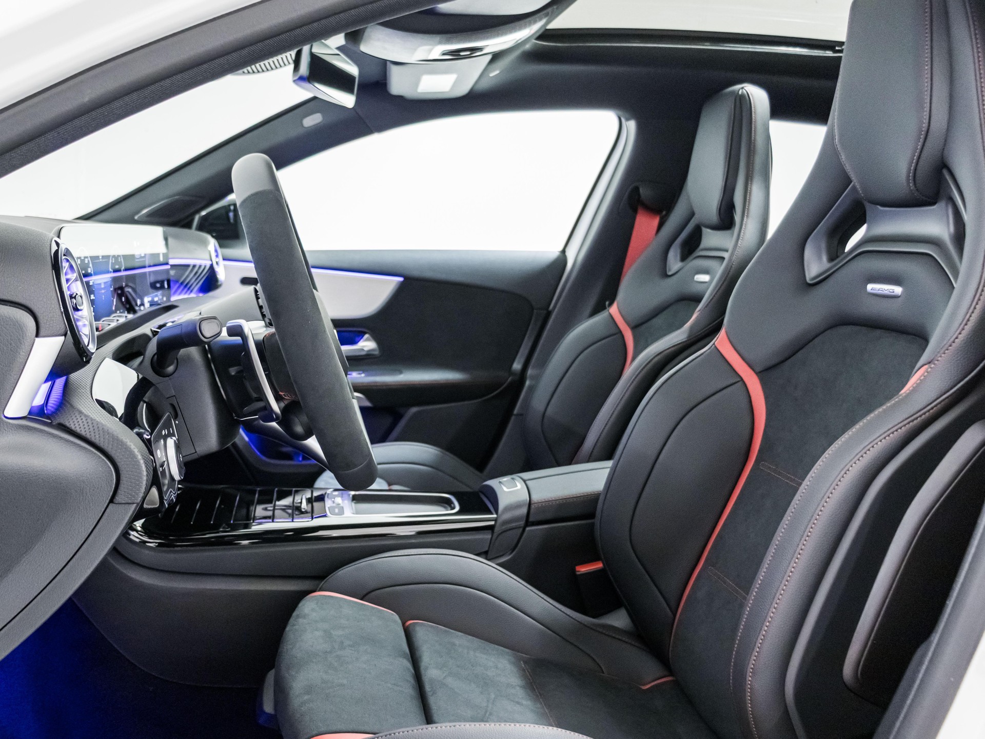MERCEDES-BENZ A 35 AMG 4MATIC-image-6