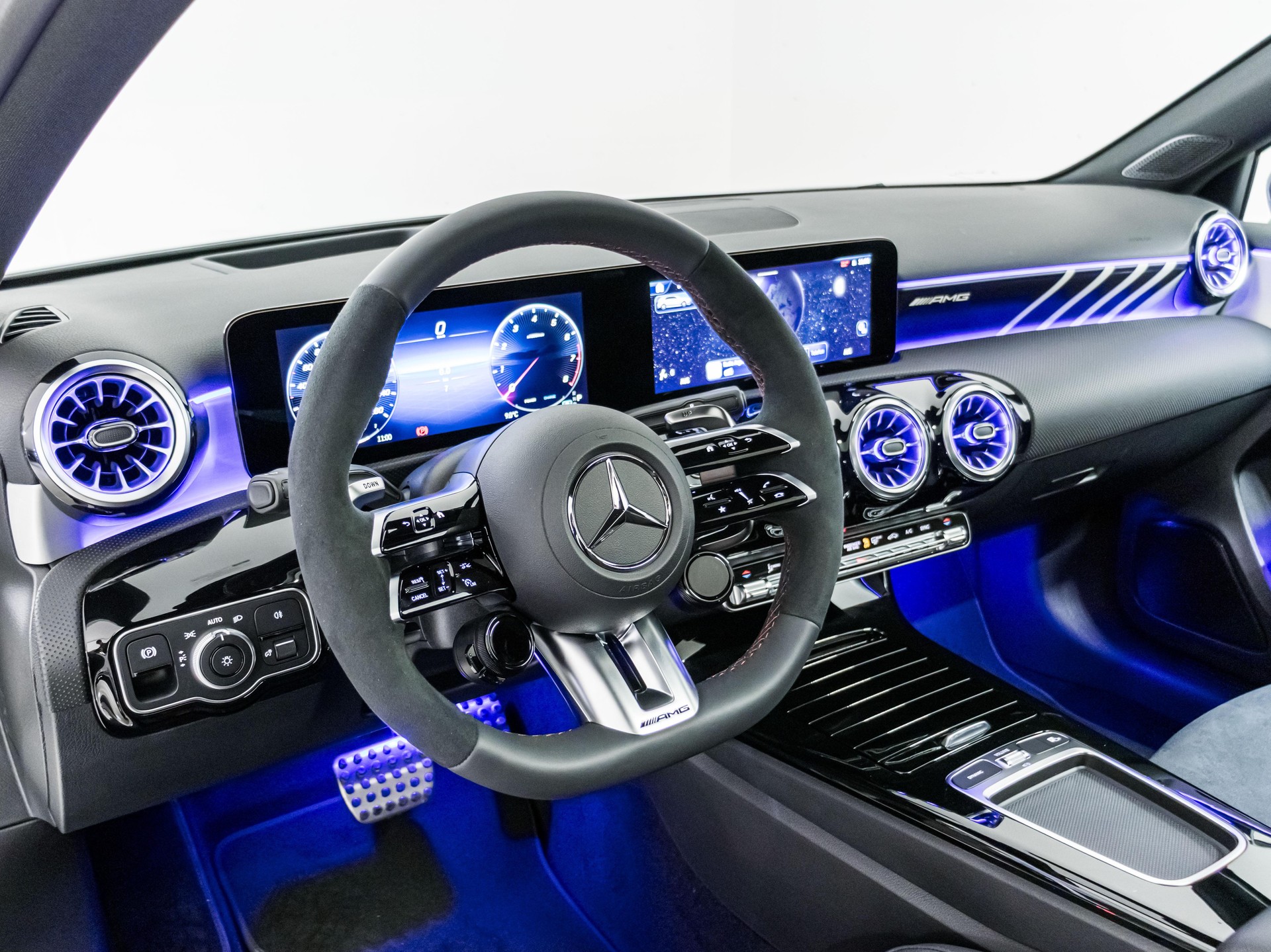 MERCEDES-BENZ A 35 AMG 4MATIC-image-9