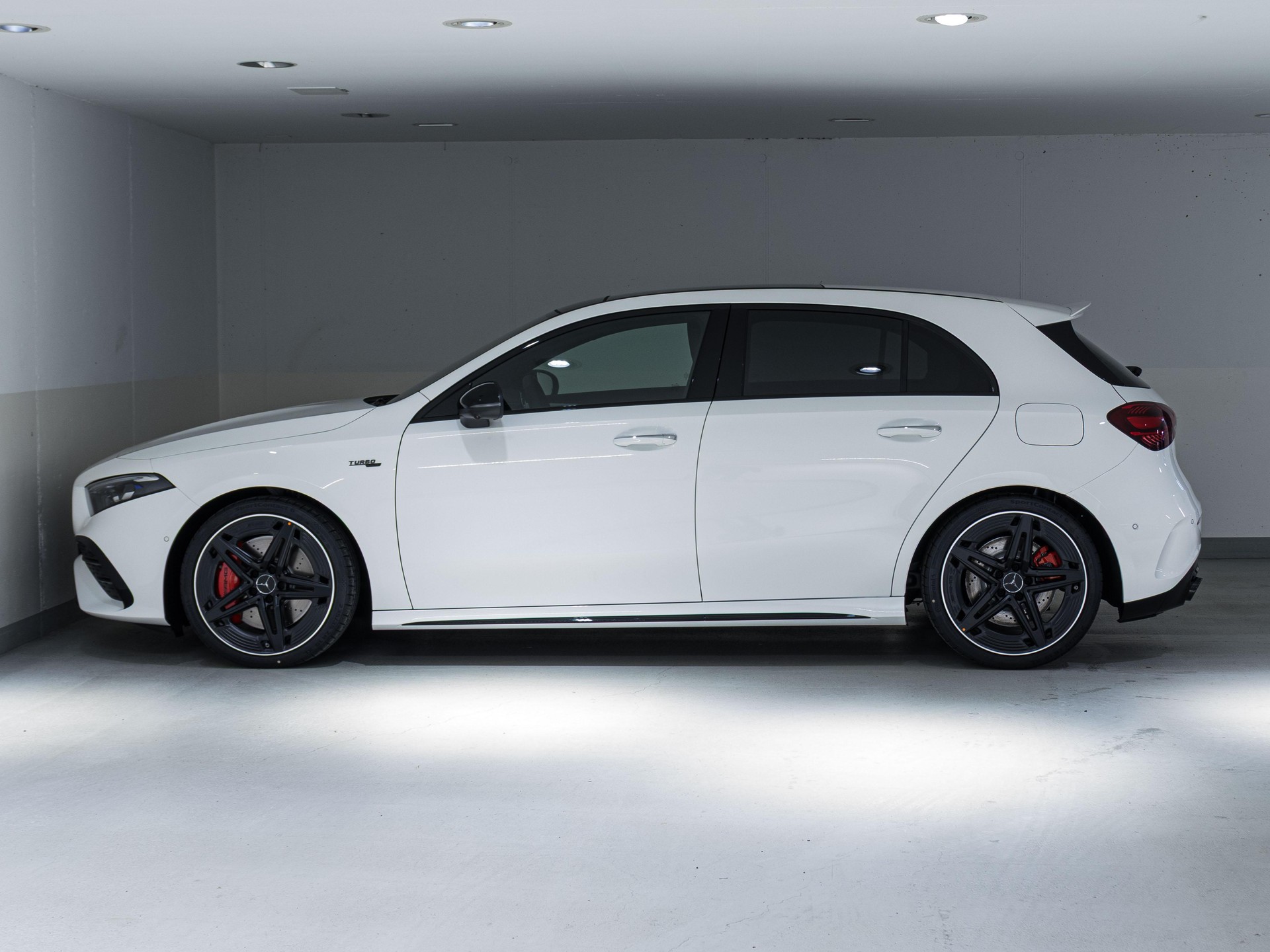 MERCEDES-BENZ A 35 AMG 4MATIC-image-4