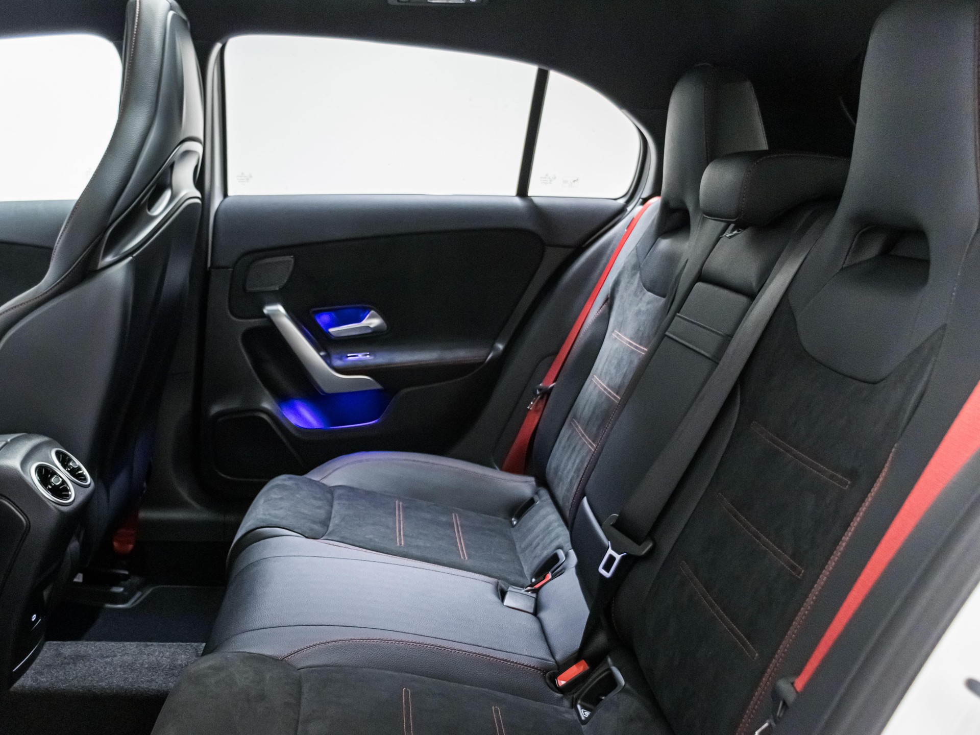 MERCEDES-BENZ A 35 AMG 4MATIC-image-7
