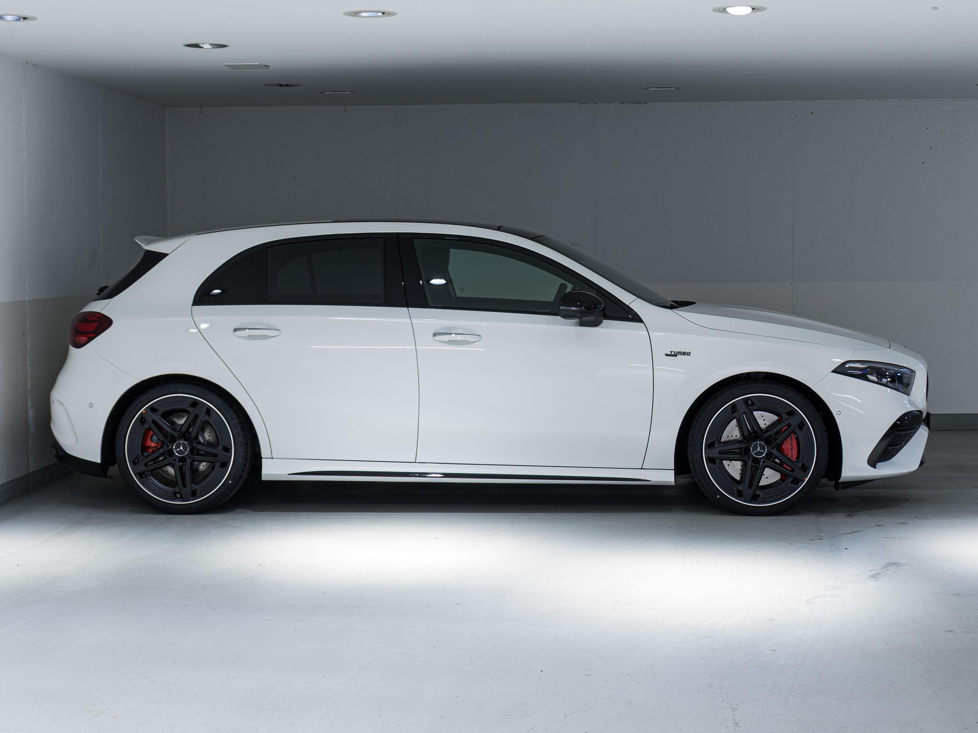 MERCEDES-BENZ A 35 AMG 4MATIC-image-1