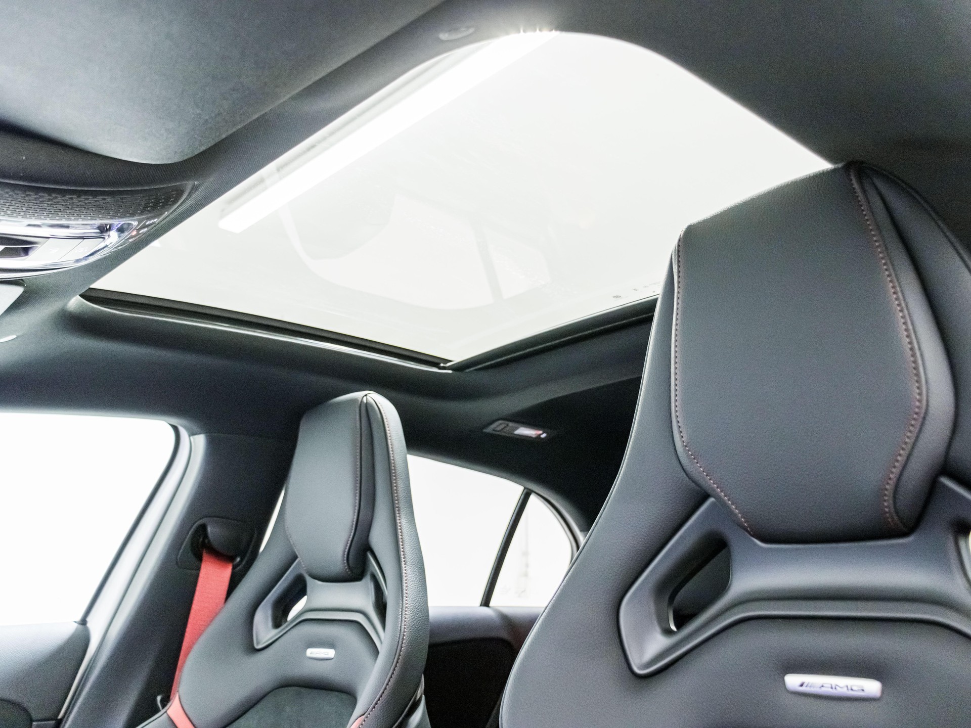 MERCEDES-BENZ A 35 AMG 4MATIC-image-8