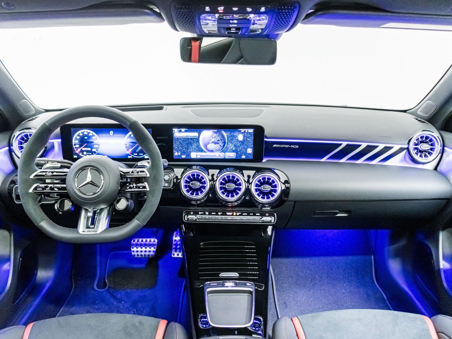 MERCEDES-BENZ A 35 AMG 4MATIC-image-11
