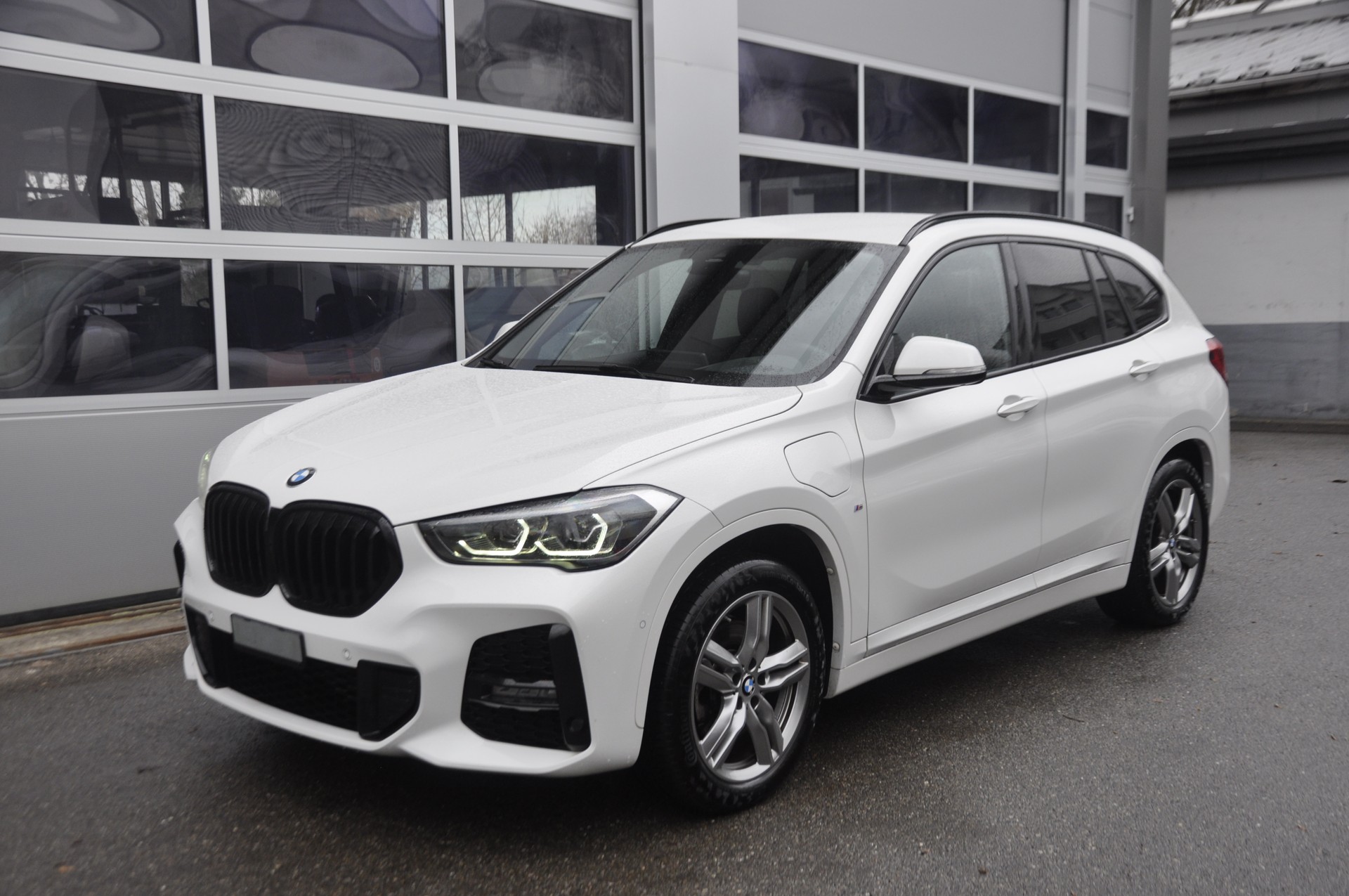 BMW X1 xDrive 25e M Sport Steptronic I Anhängerkupplung (Veloträger)-image-1