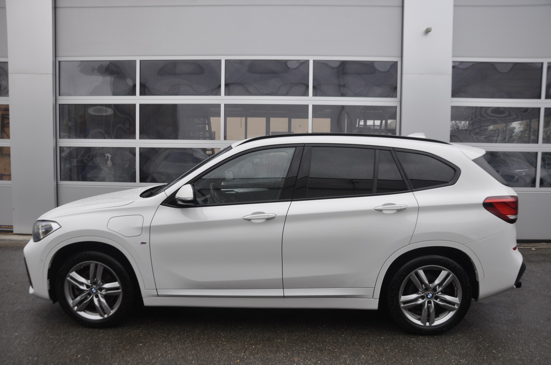 BMW X1 xDrive 25e M Sport Steptronic I Anhängerkupplung (Veloträger)-image-2