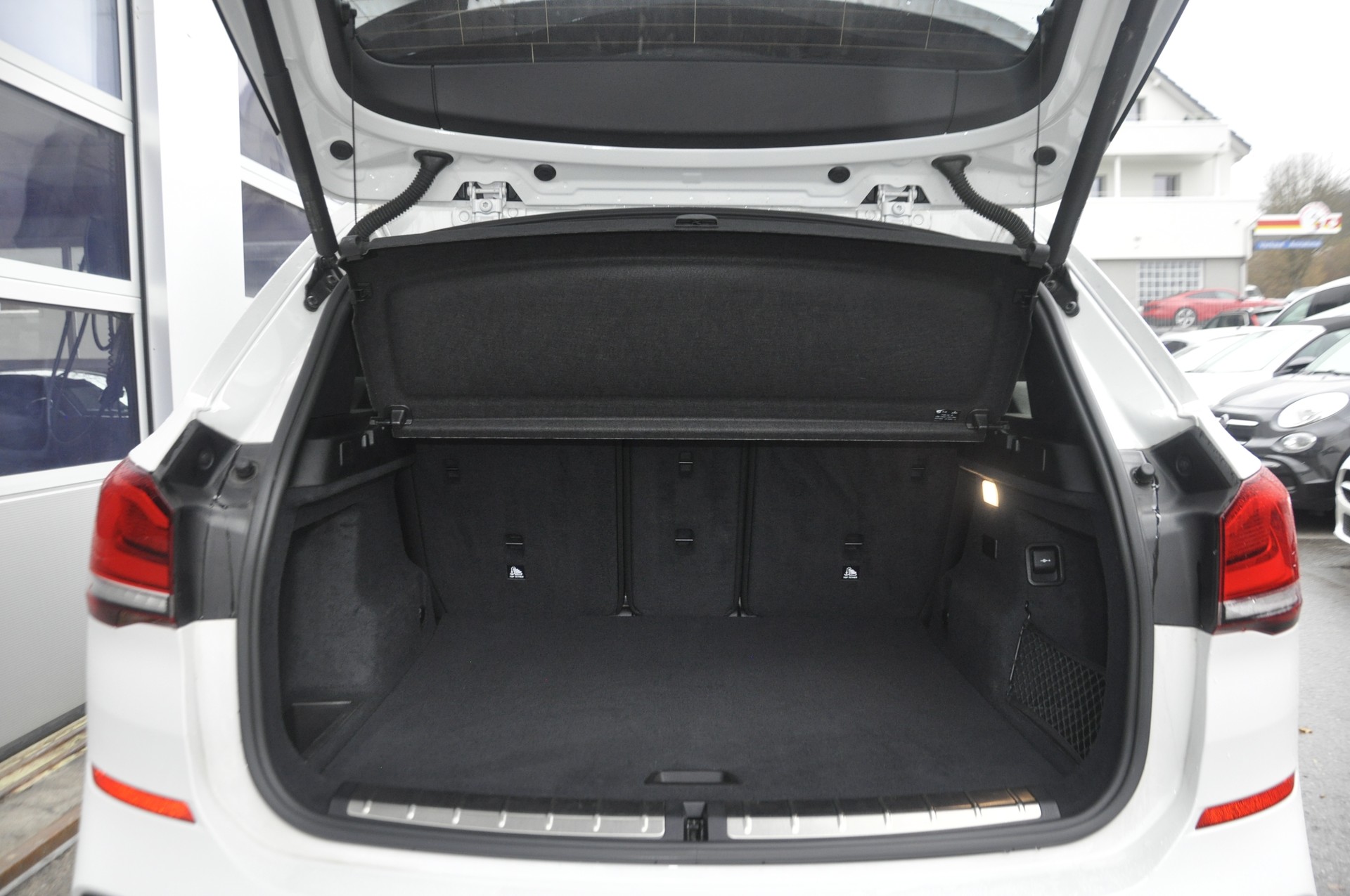 BMW X1 xDrive 25e M Sport Steptronic I Anhängerkupplung (Veloträger)-image-12