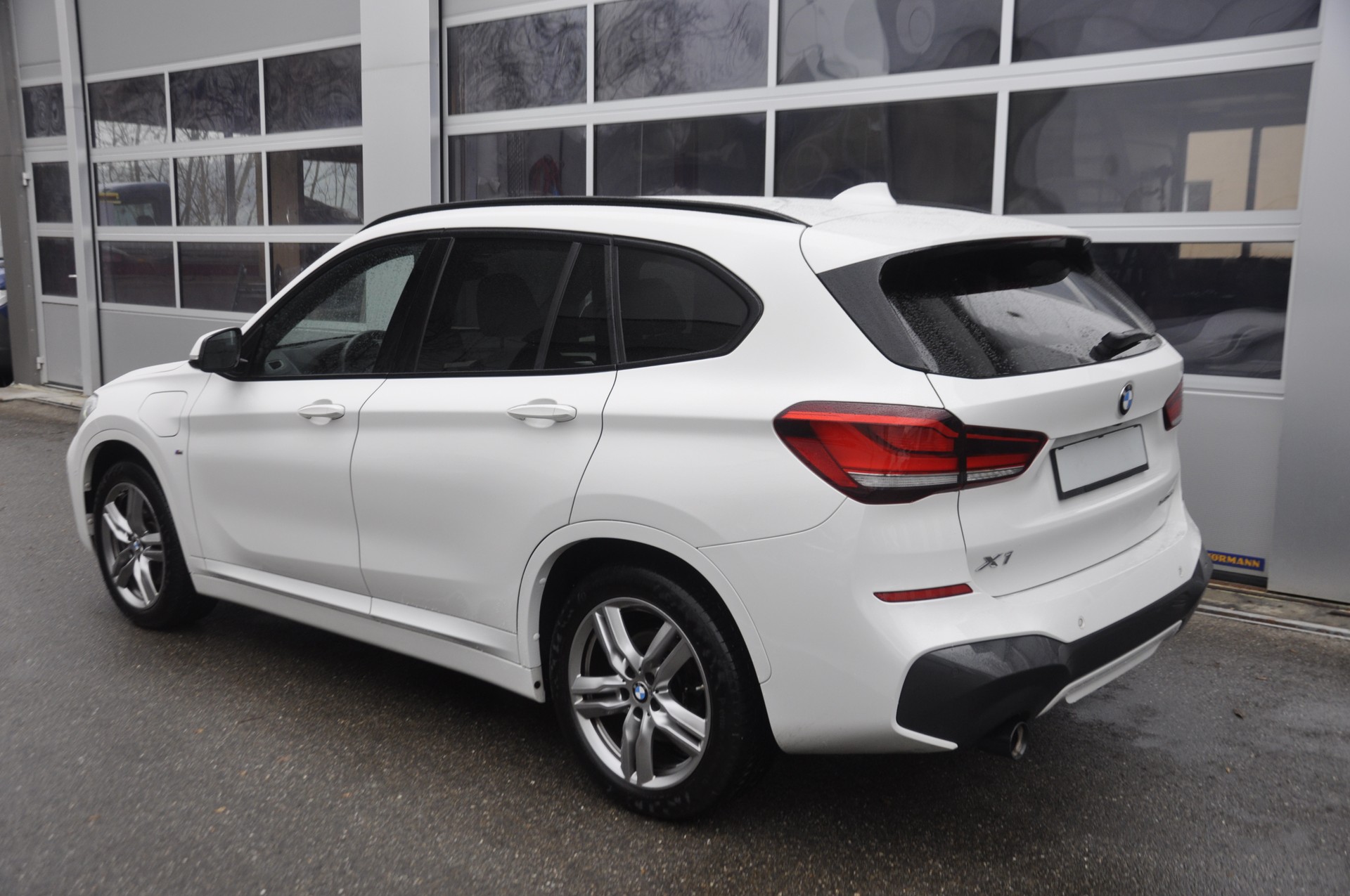 BMW X1 xDrive 25e M Sport Steptronic I Anhängerkupplung (Veloträger)-image-3