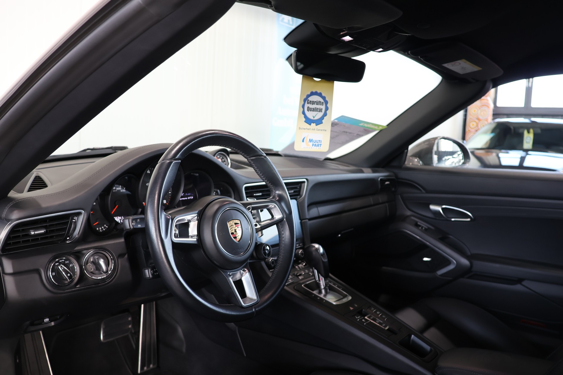 PORSCHE 911 Cabrio Carrera GTS PDK-image-10