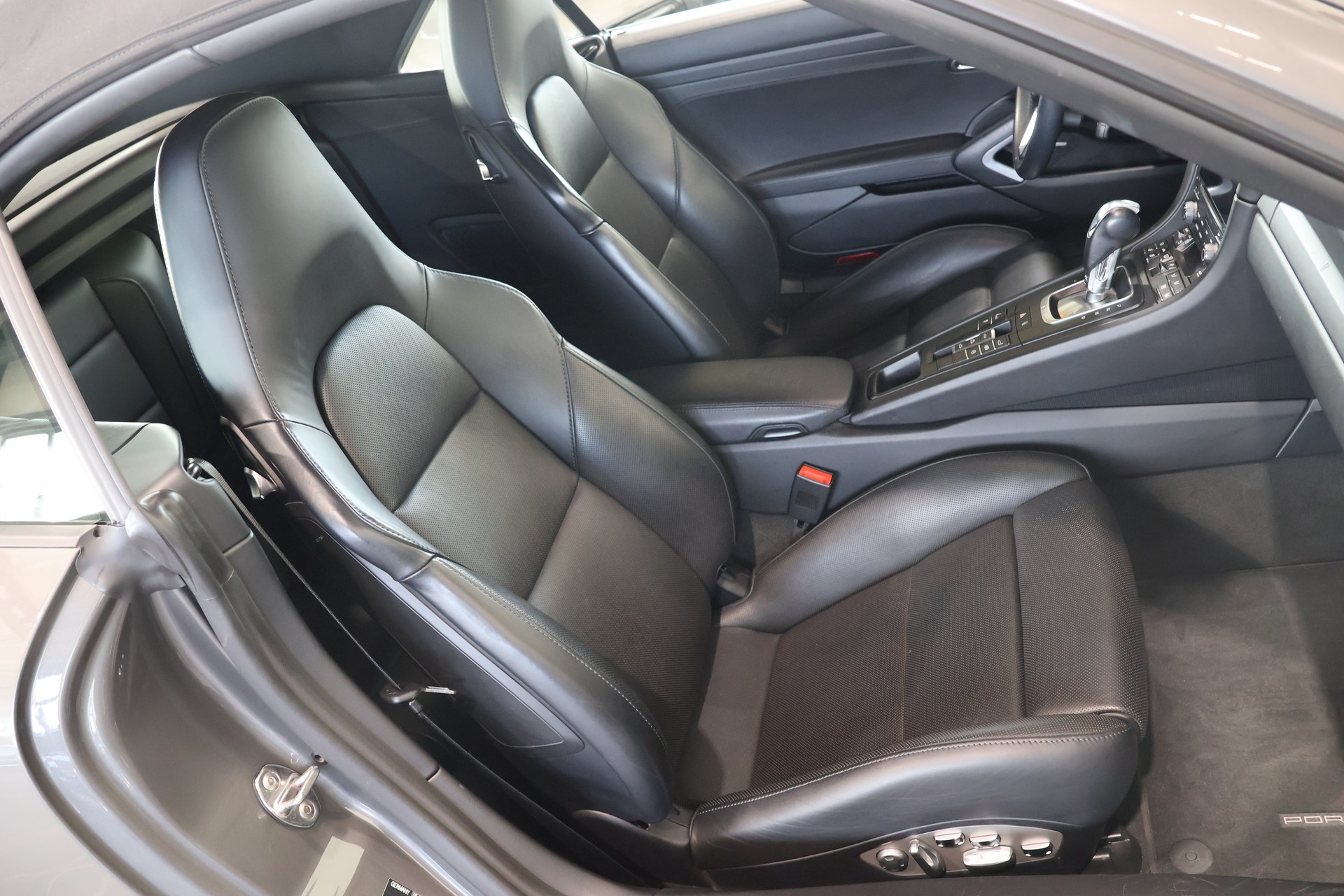 PORSCHE 911 Cabrio Carrera GTS PDK-image-13