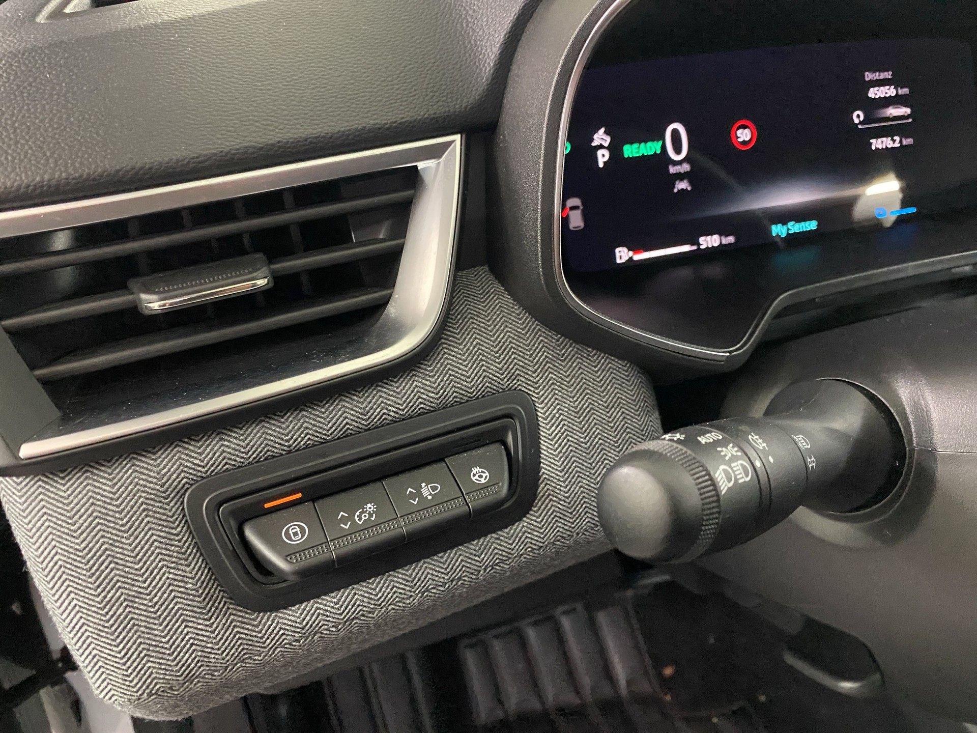 RENAULT Clio 1.6 E-Tech Techno-image-14
