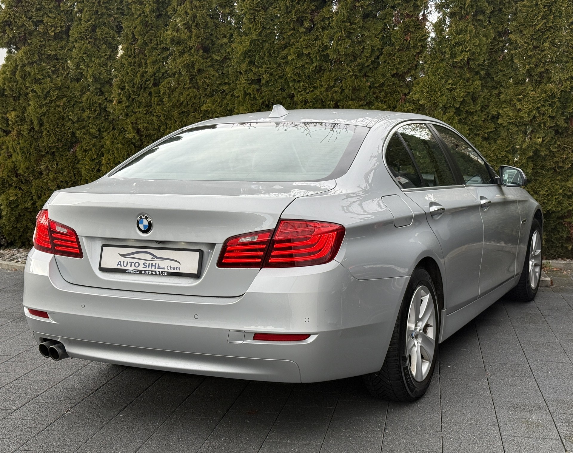 BMW 528i xDrive Steptronic-image-10