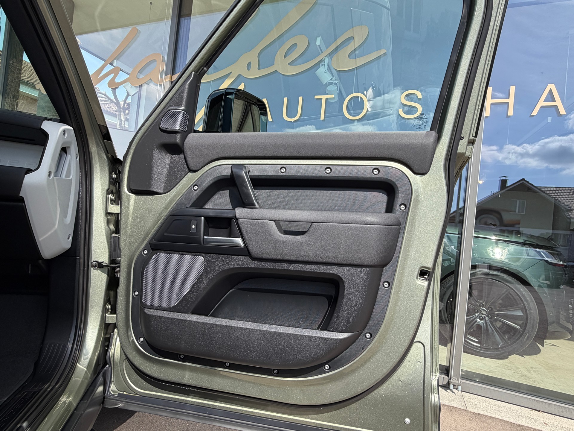 LAND ROVER Defender 110 D240 SD4 S AT8-image-11