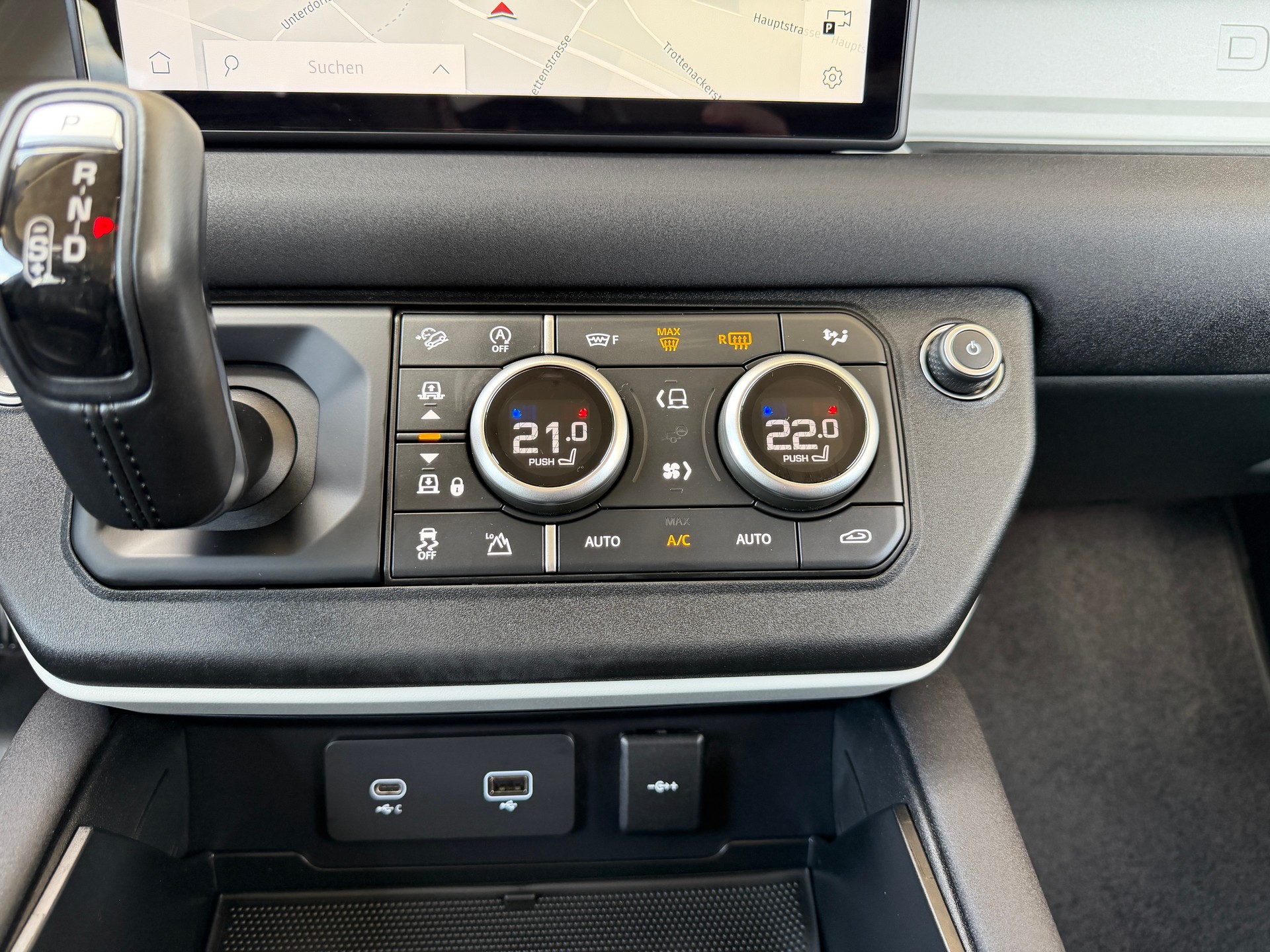 LAND ROVER Defender 110 D240 SD4 S AT8-image-17