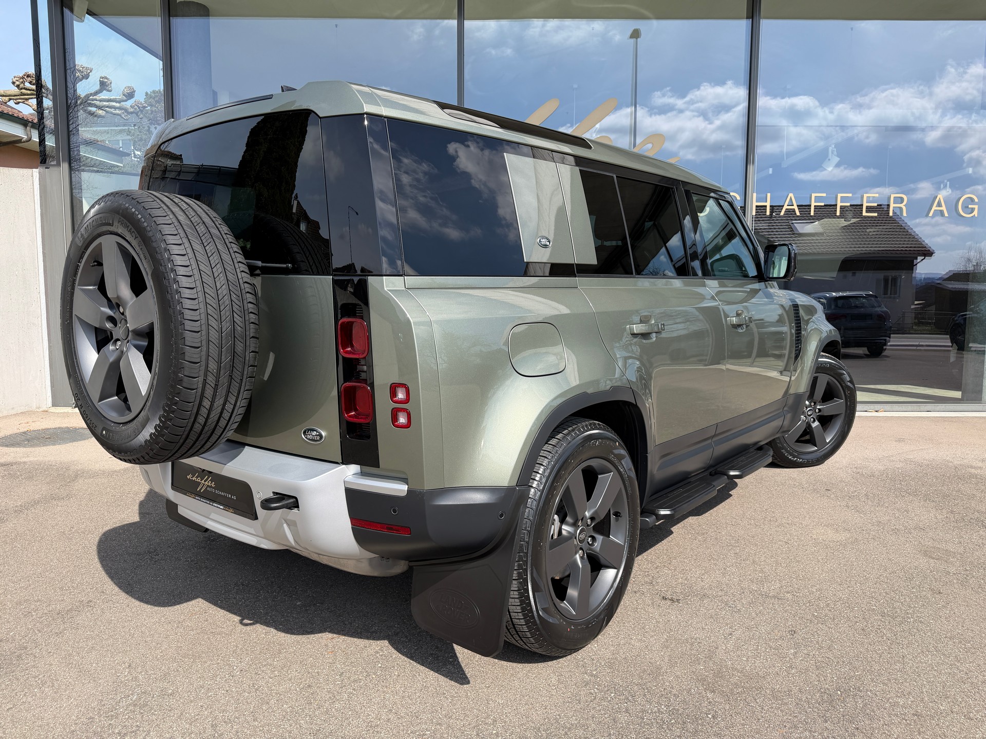 LAND ROVER Defender 110 D240 SD4 S AT8-image-8