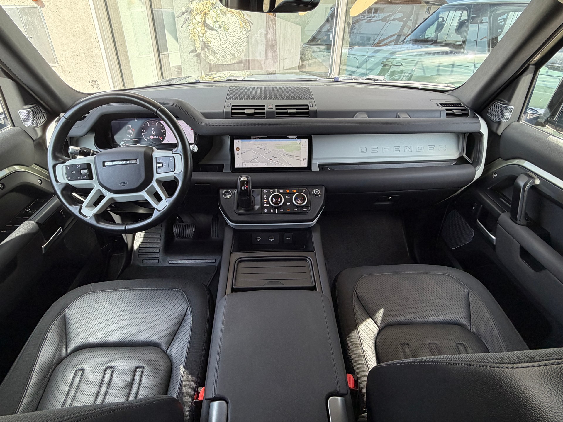 LAND ROVER Defender 110 D240 SD4 S AT8-image-15